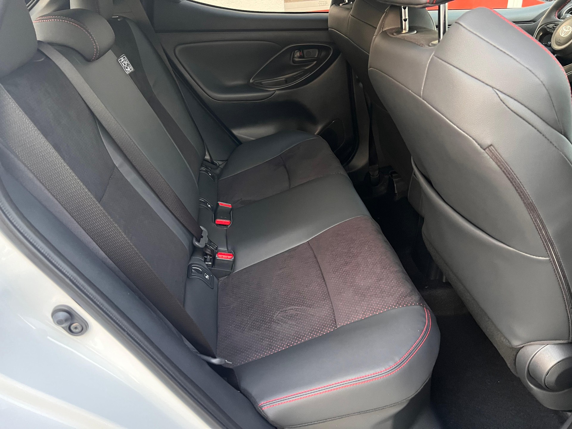 TOYOTA Yaris 1.5 VVT-i HSD GR Sport-image-11