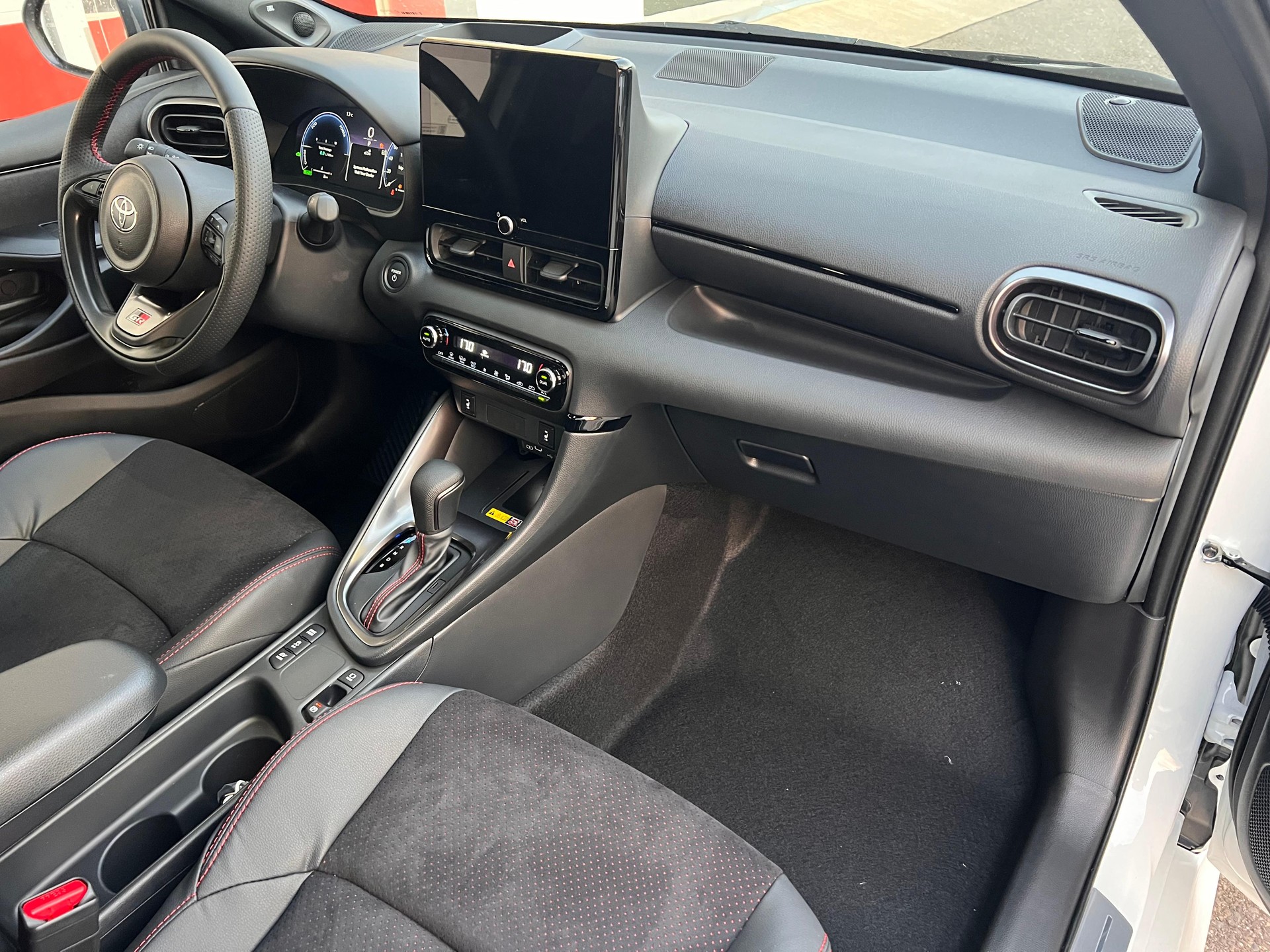 TOYOTA Yaris 1.5 VVT-i HSD GR Sport-image-13