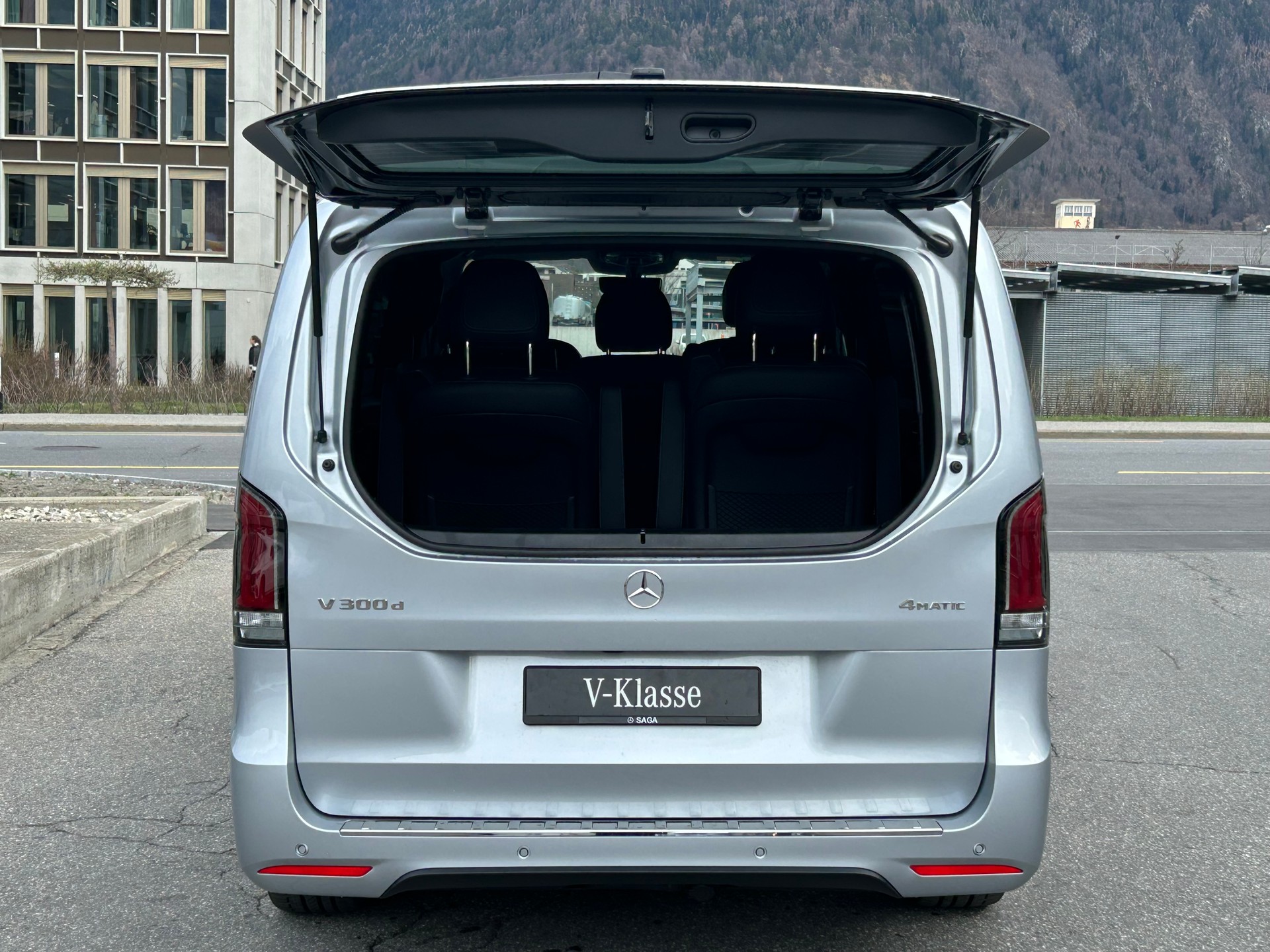 MERCEDES-BENZ V 300 d EXCLUSIVE Swiss Edition Lang 4MATIC-image-12