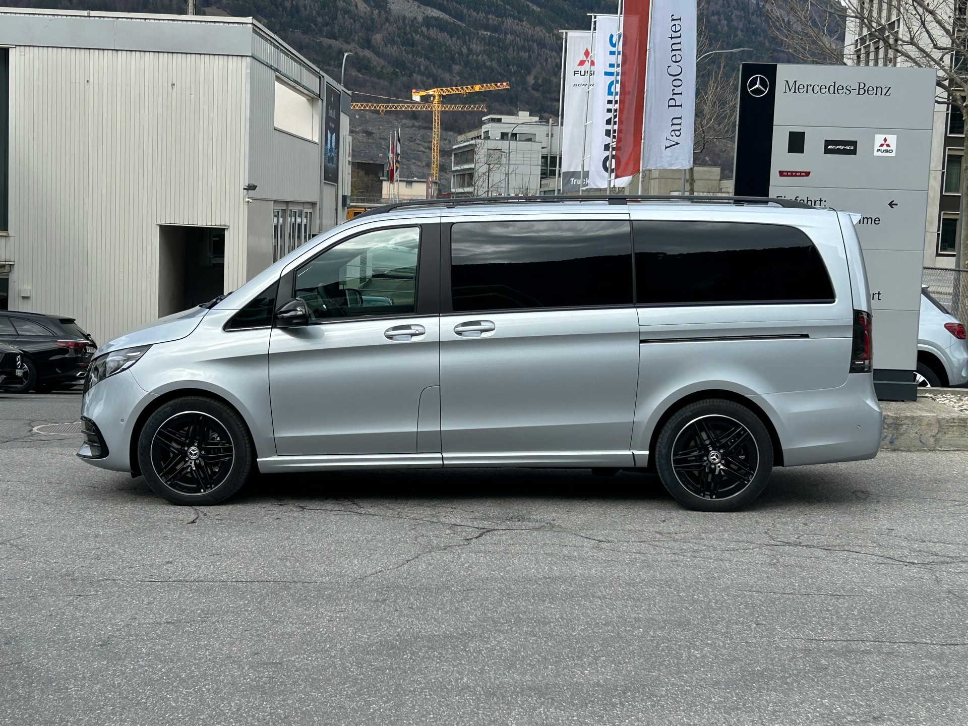 MERCEDES-BENZ V 300 d EXCLUSIVE Swiss Edition Lang 4MATIC-image-3