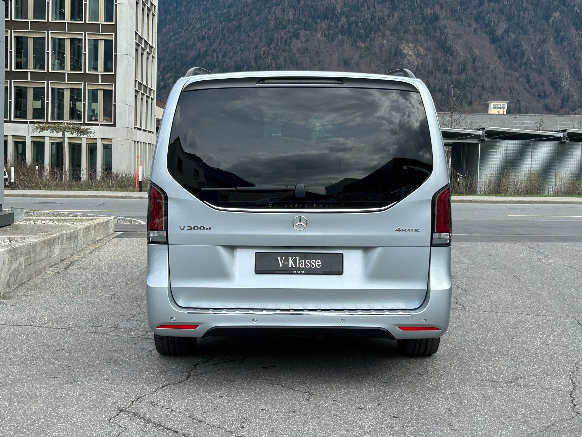 MERCEDES-BENZ V 300 d EXCLUSIVE Swiss Edition Lang 4MATIC-image-10