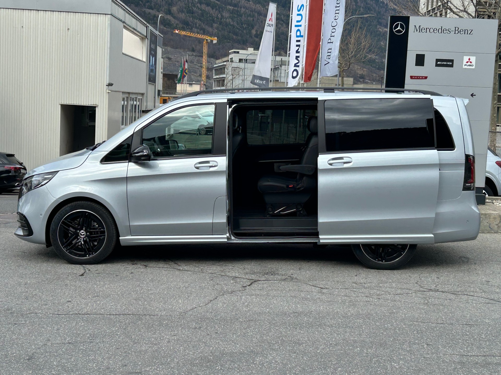 MERCEDES-BENZ V 300 d EXCLUSIVE Swiss Edition Lang 4MATIC-image-4