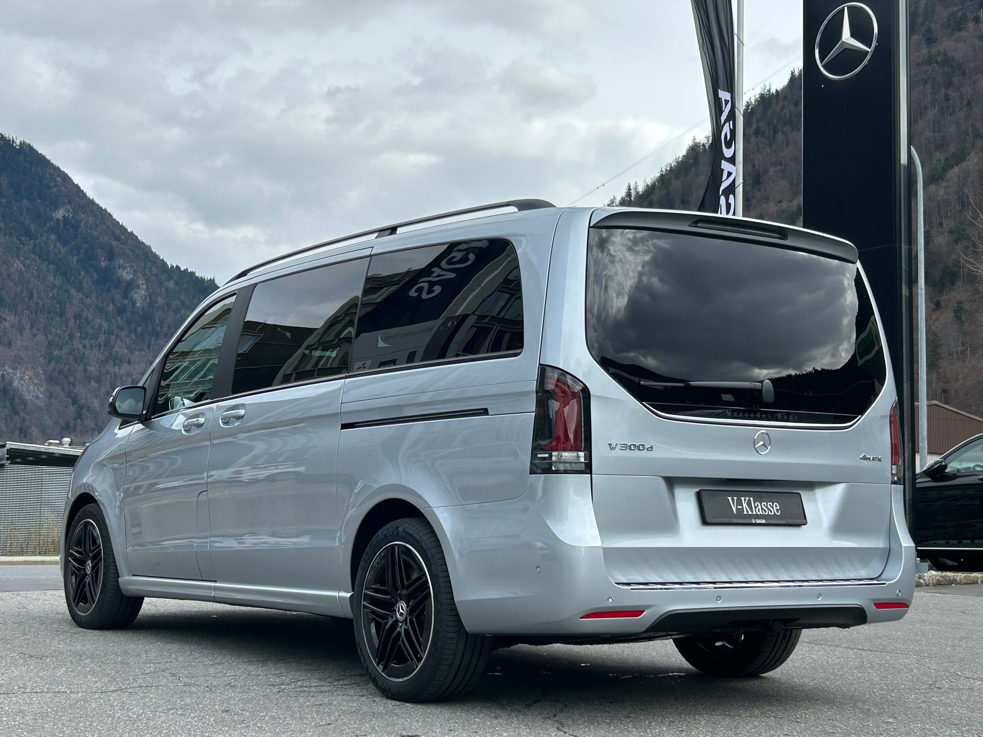 MERCEDES-BENZ V 300 d EXCLUSIVE Swiss Edition Lang 4MATIC-image-9