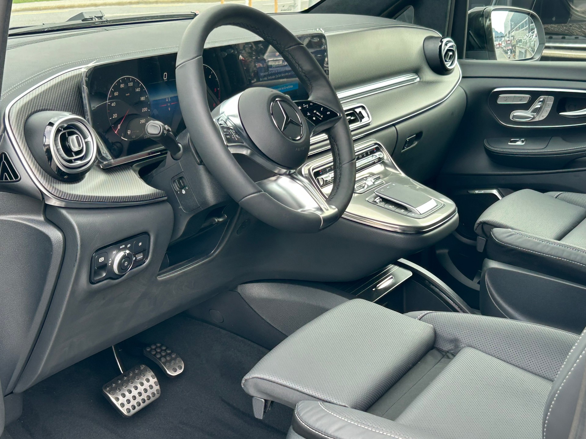 MERCEDES-BENZ V 300 d EXCLUSIVE Swiss Edition Lang 4MATIC-image-18
