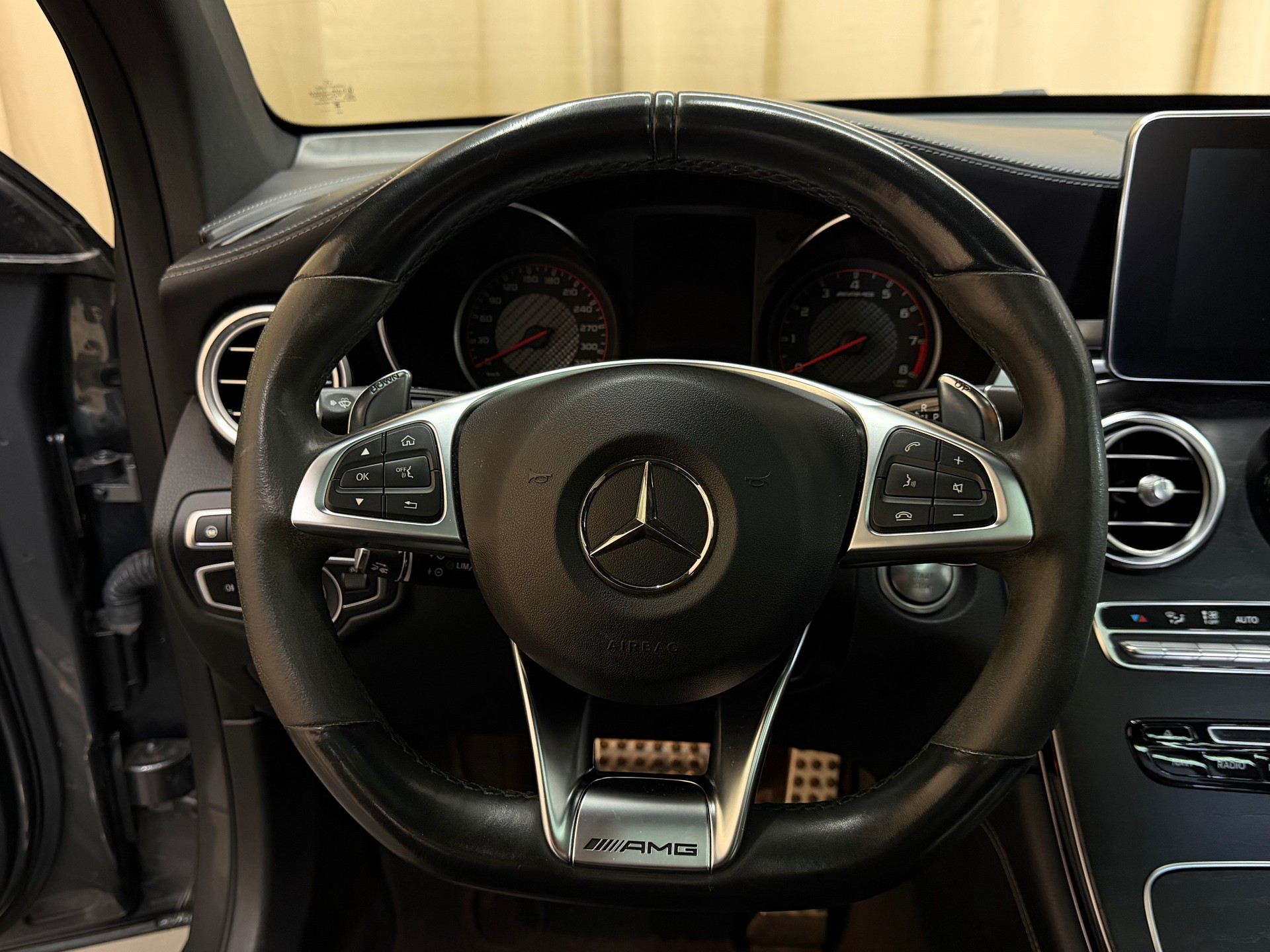 MERCEDES-BENZ GLC 63 S AMG 4Matic+ 9G-Tronic-image-10