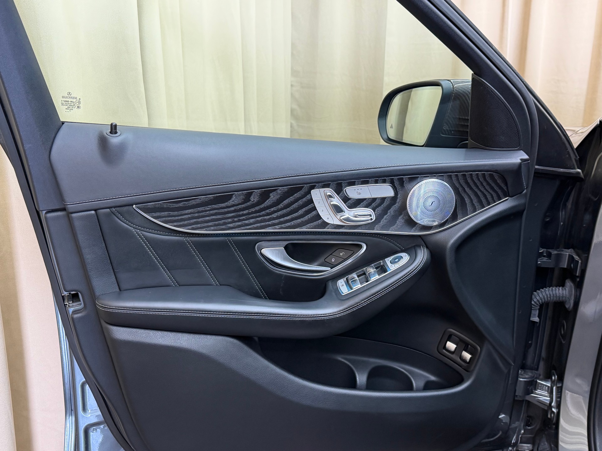 MERCEDES-BENZ GLC 63 S AMG 4Matic+ 9G-Tronic-image-8