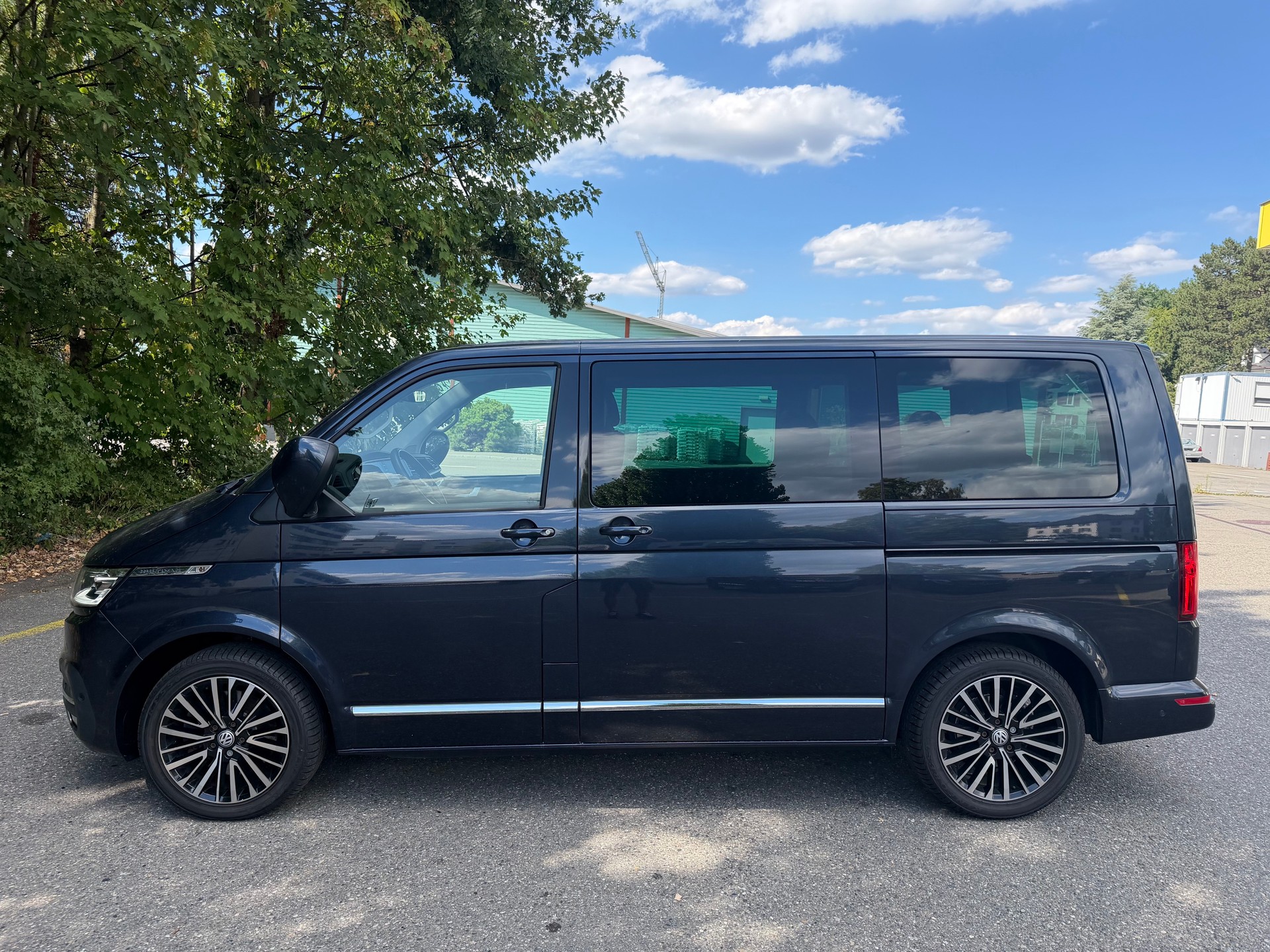 VW T6.1 Multivan 2.0 Bi-TDI Generation Six 4Motion DSG-showroom-element-1