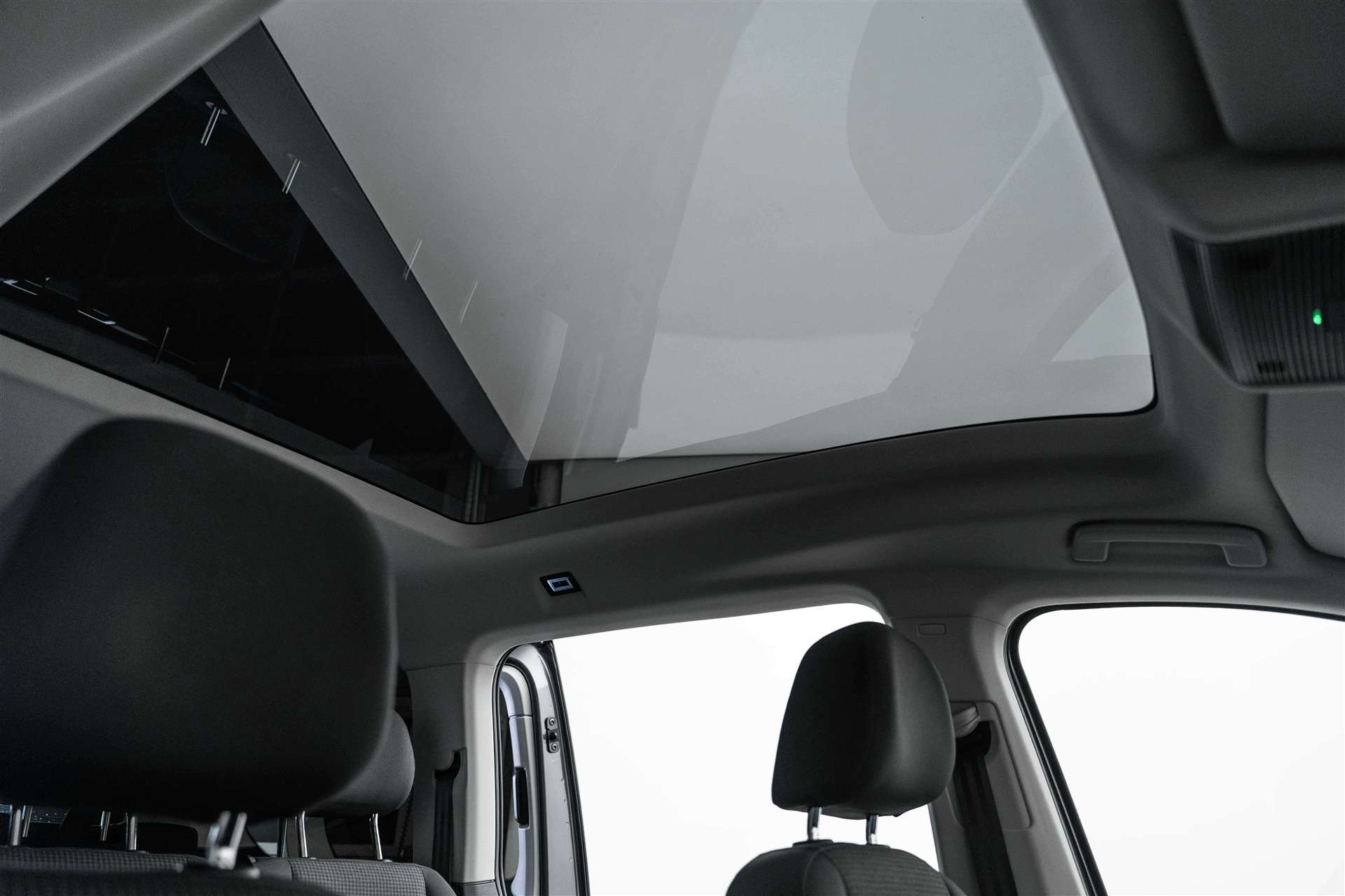 VW Caddy Maxi 1.5 TSi 7-Plätzer DSG-Automat-image-12