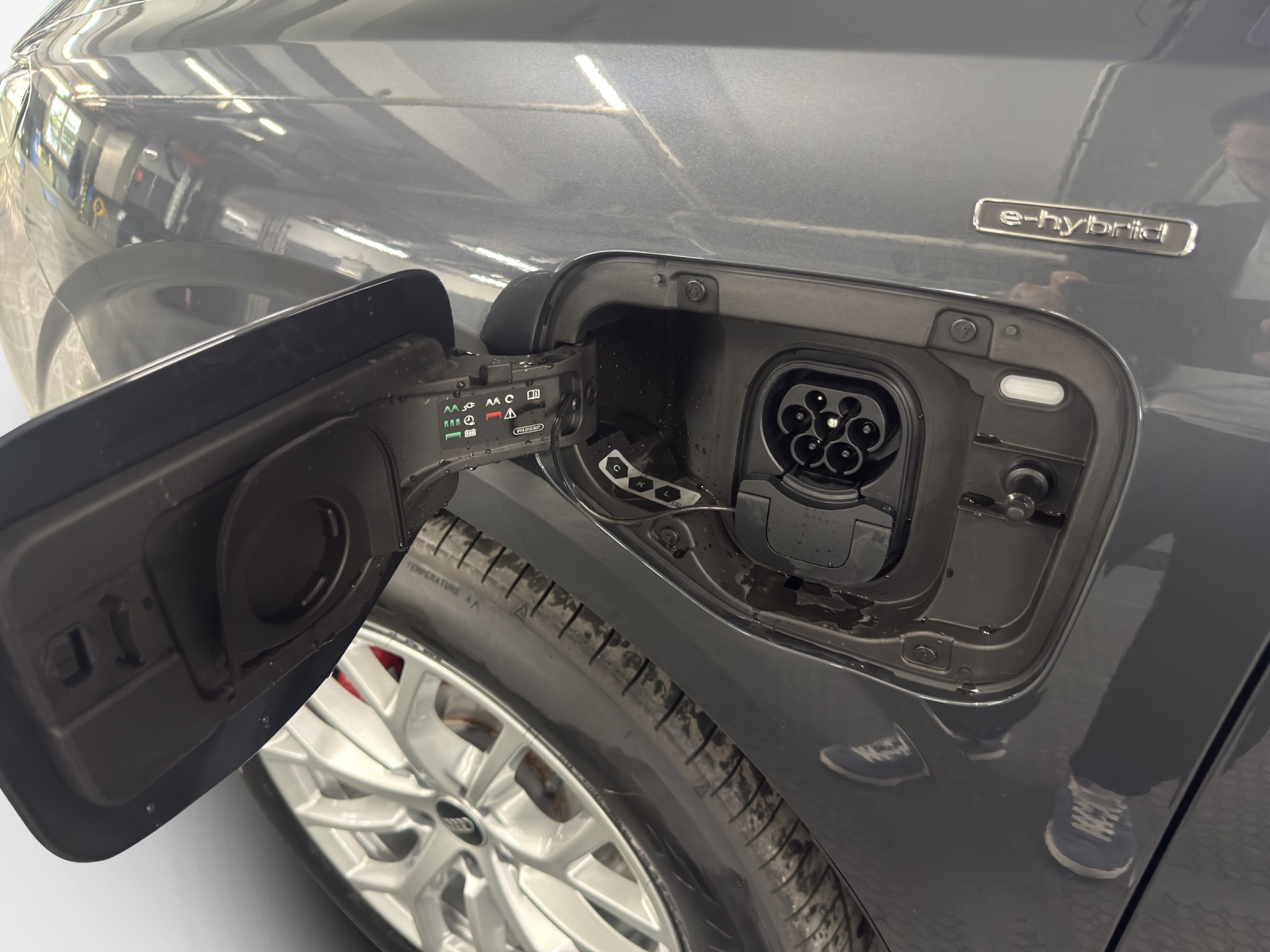AUDI Q3 Sportback e-hybrid 200 kW S tronig-image-13