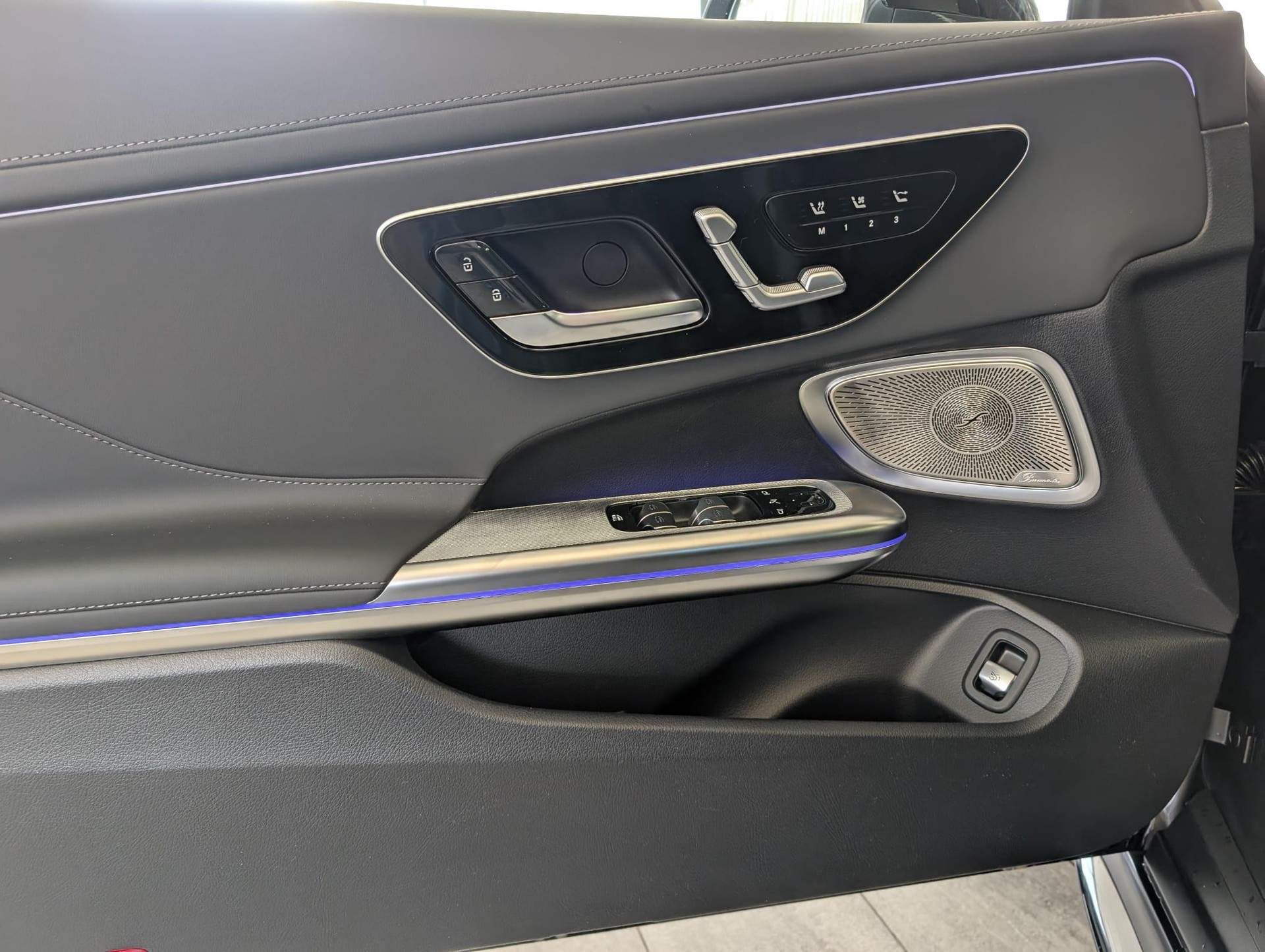 MERCEDES-BENZ CLE 53 AMG 4matic+ Cabriolet-image-10