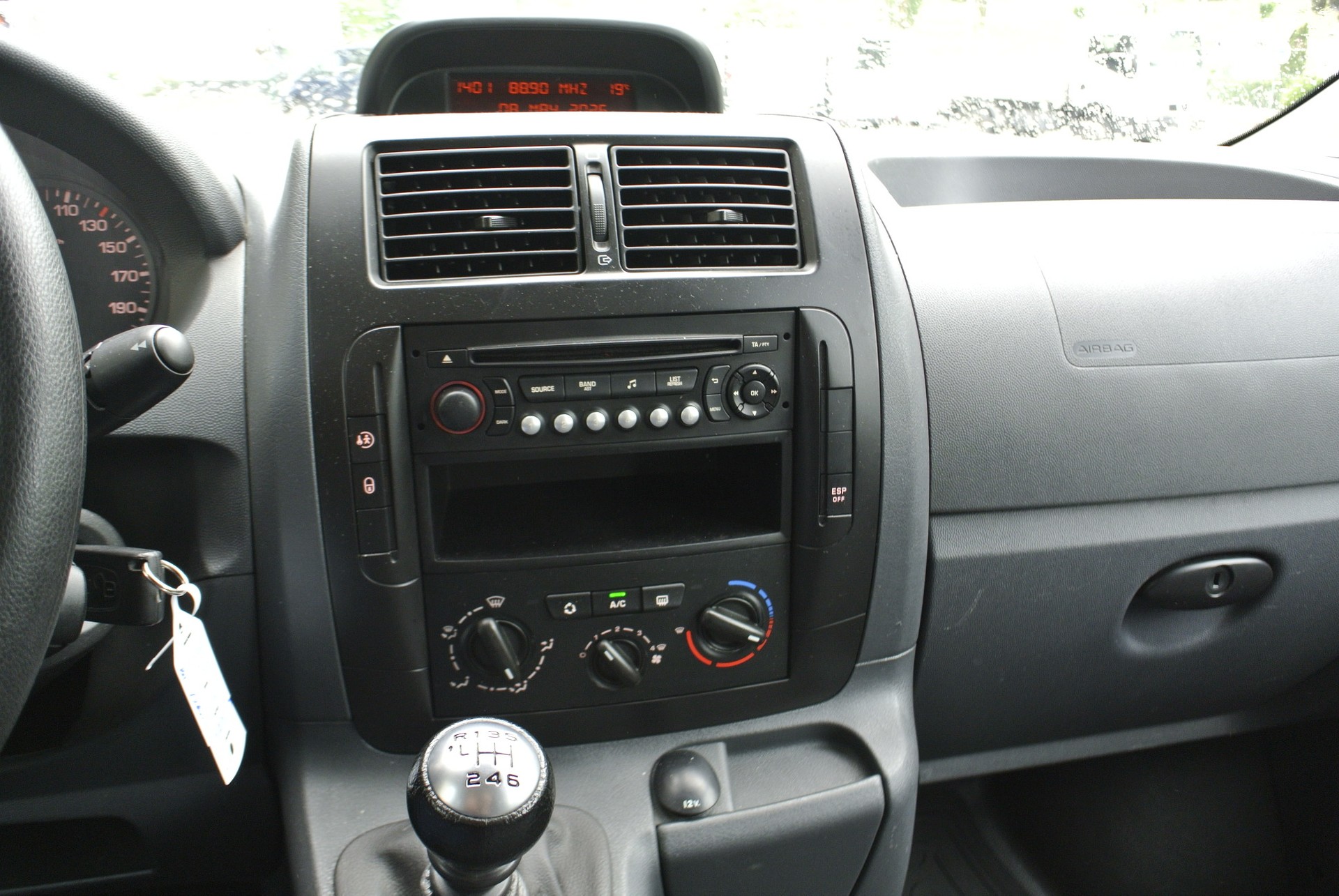CITROEN Jumpy 2.0 HDi L2H1 Attraction-image-27