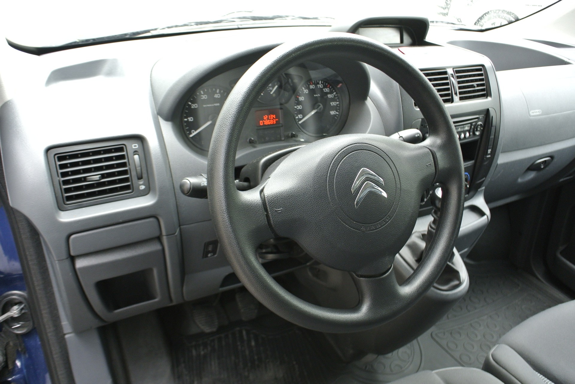 CITROEN Jumpy 2.0 HDi L2H1 Attraction-image-14