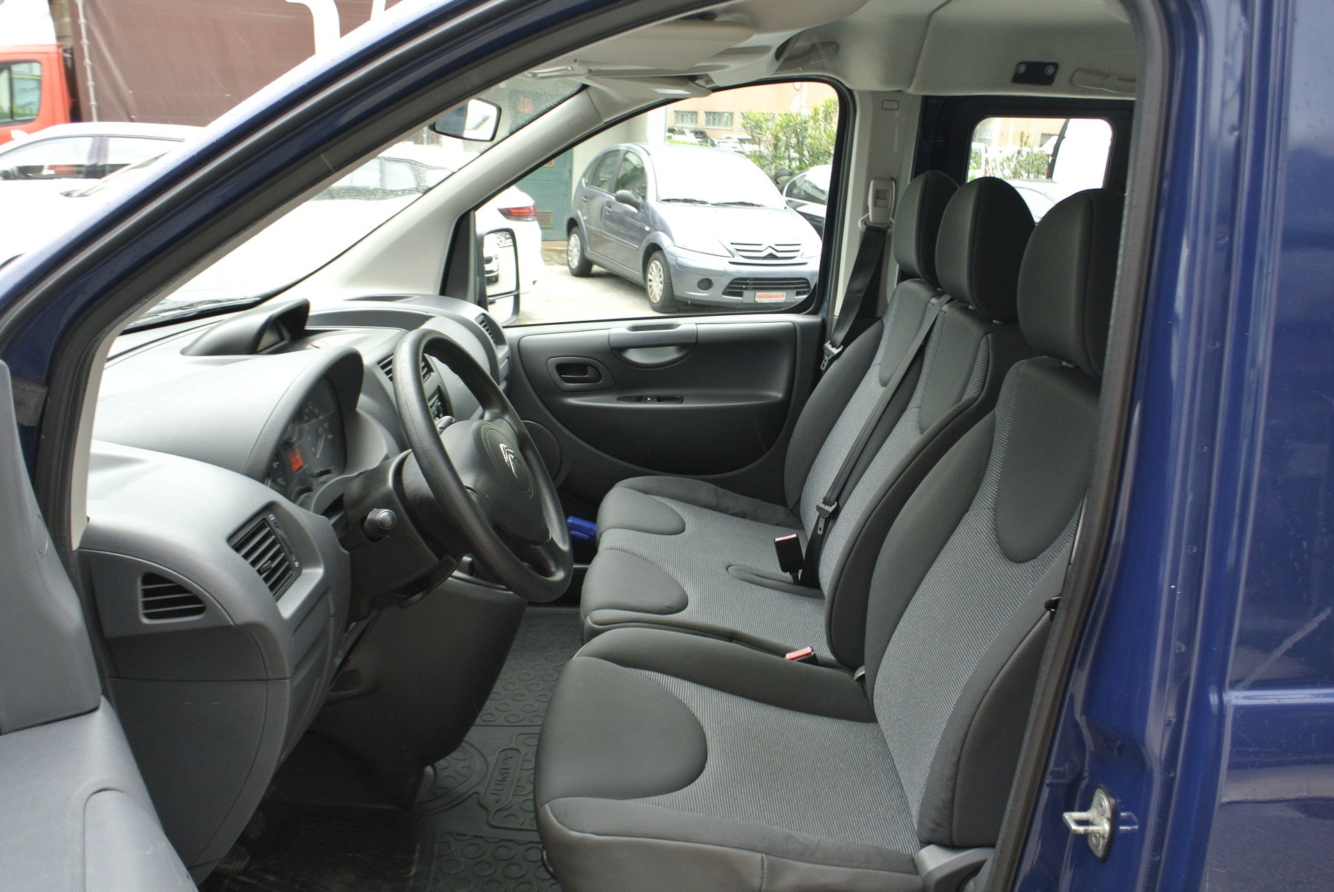 CITROEN Jumpy 2.0 HDi L2H1 Attraction-image-15