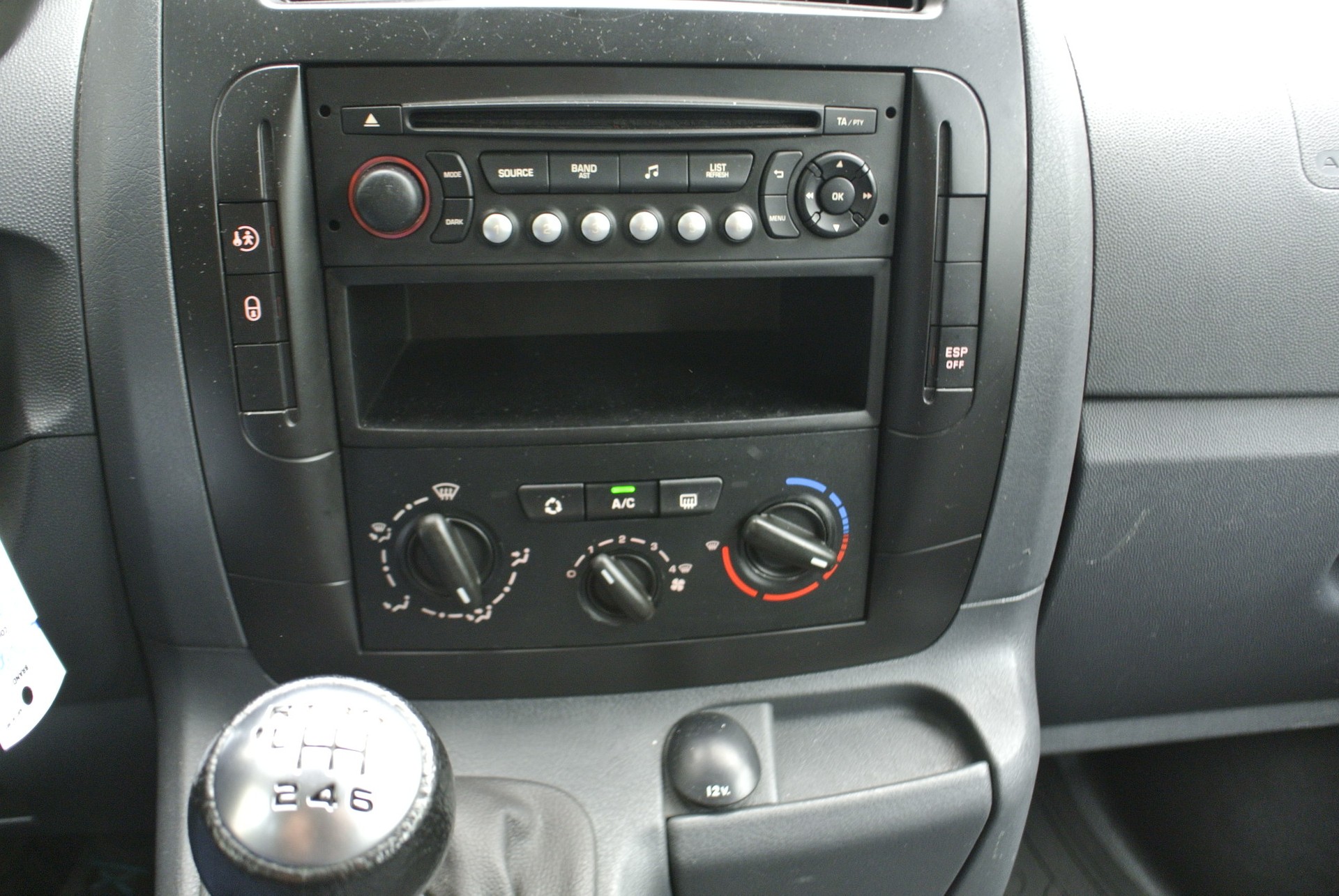 CITROEN Jumpy 2.0 HDi L2H1 Attraction-image-28