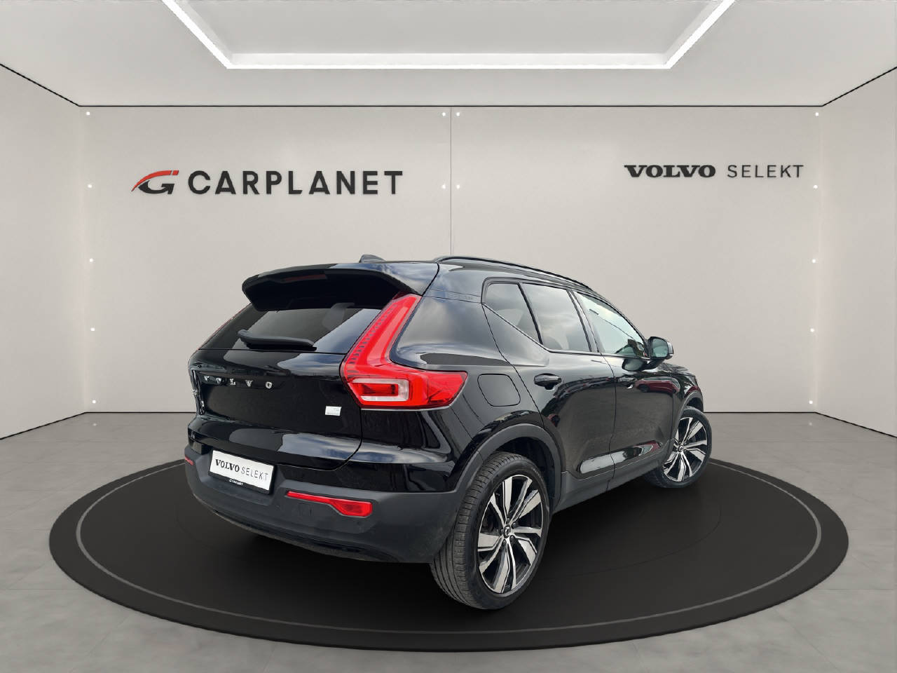 VOLVO XC40 1.5 T5 PiH R-Design-image-4