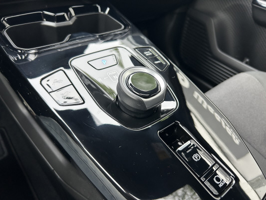 TOYOTA Urban Cr.61kWh Prem. AWD-image-12