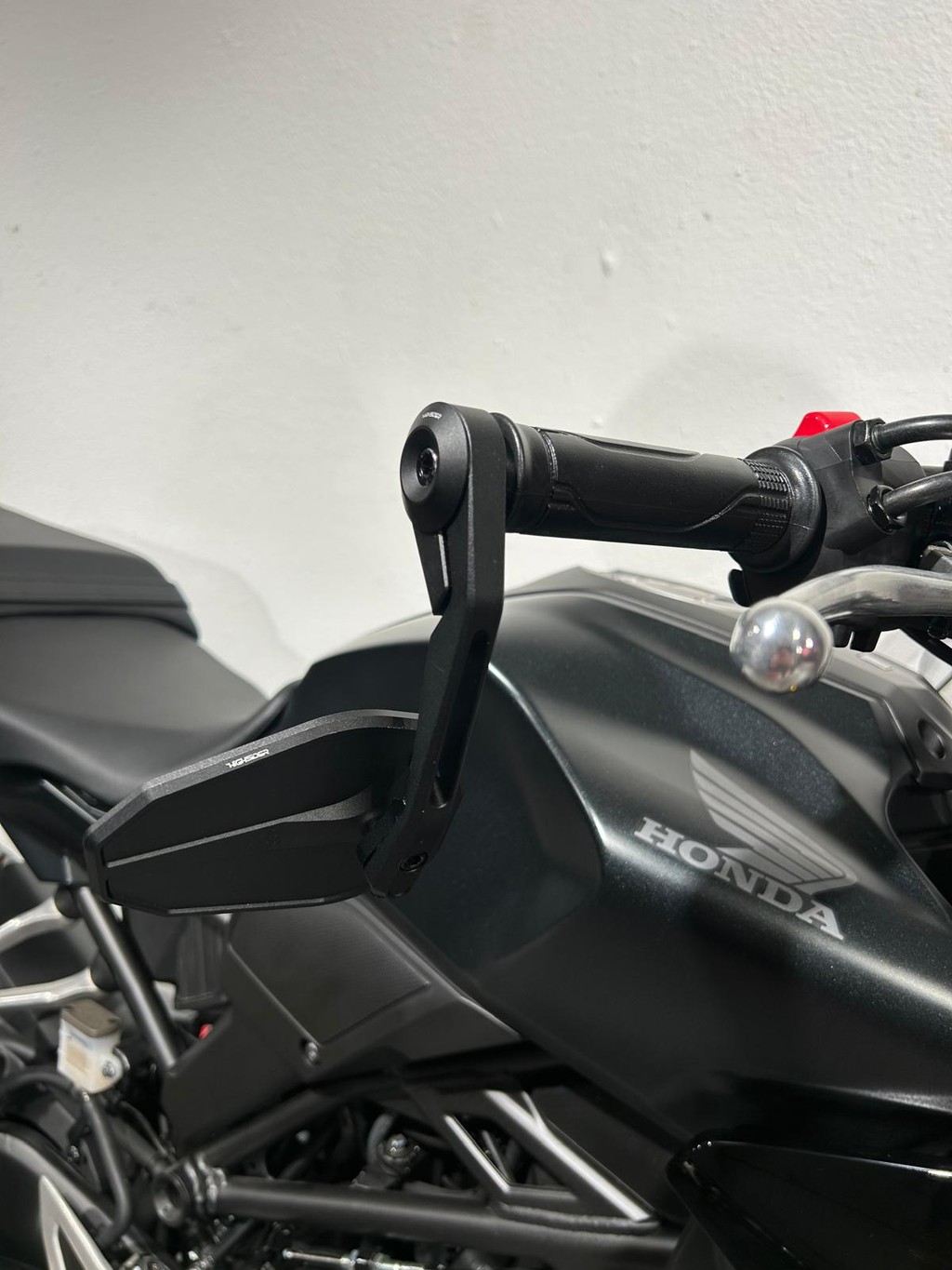 HONDA CB 300 R (Umbau)-showroom-element-1