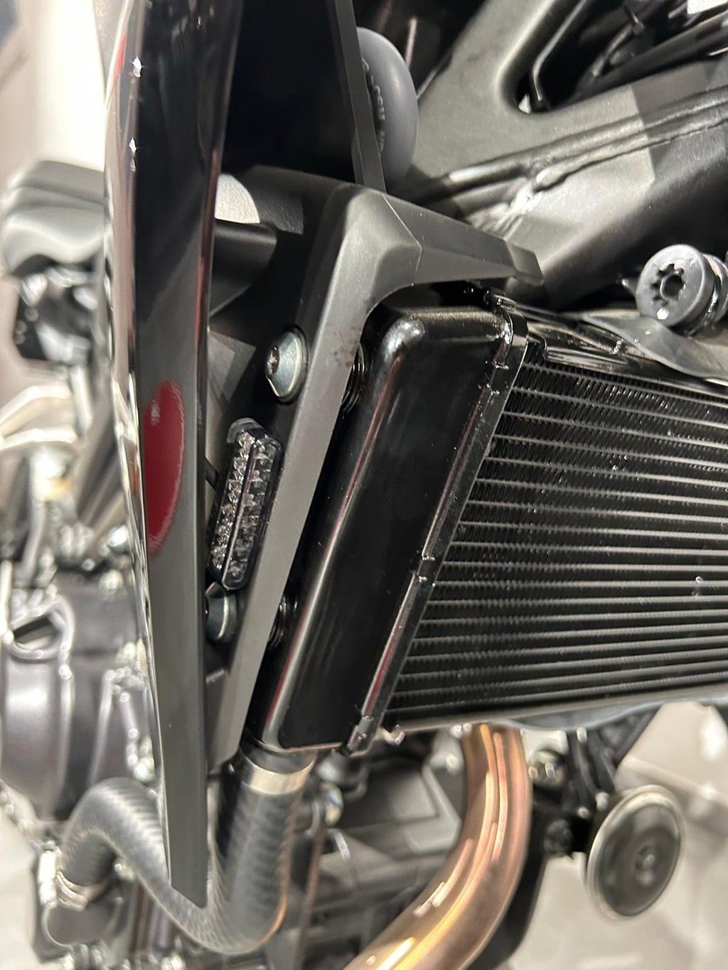 HONDA CB 300 R (Umbau)-showroom-element-3