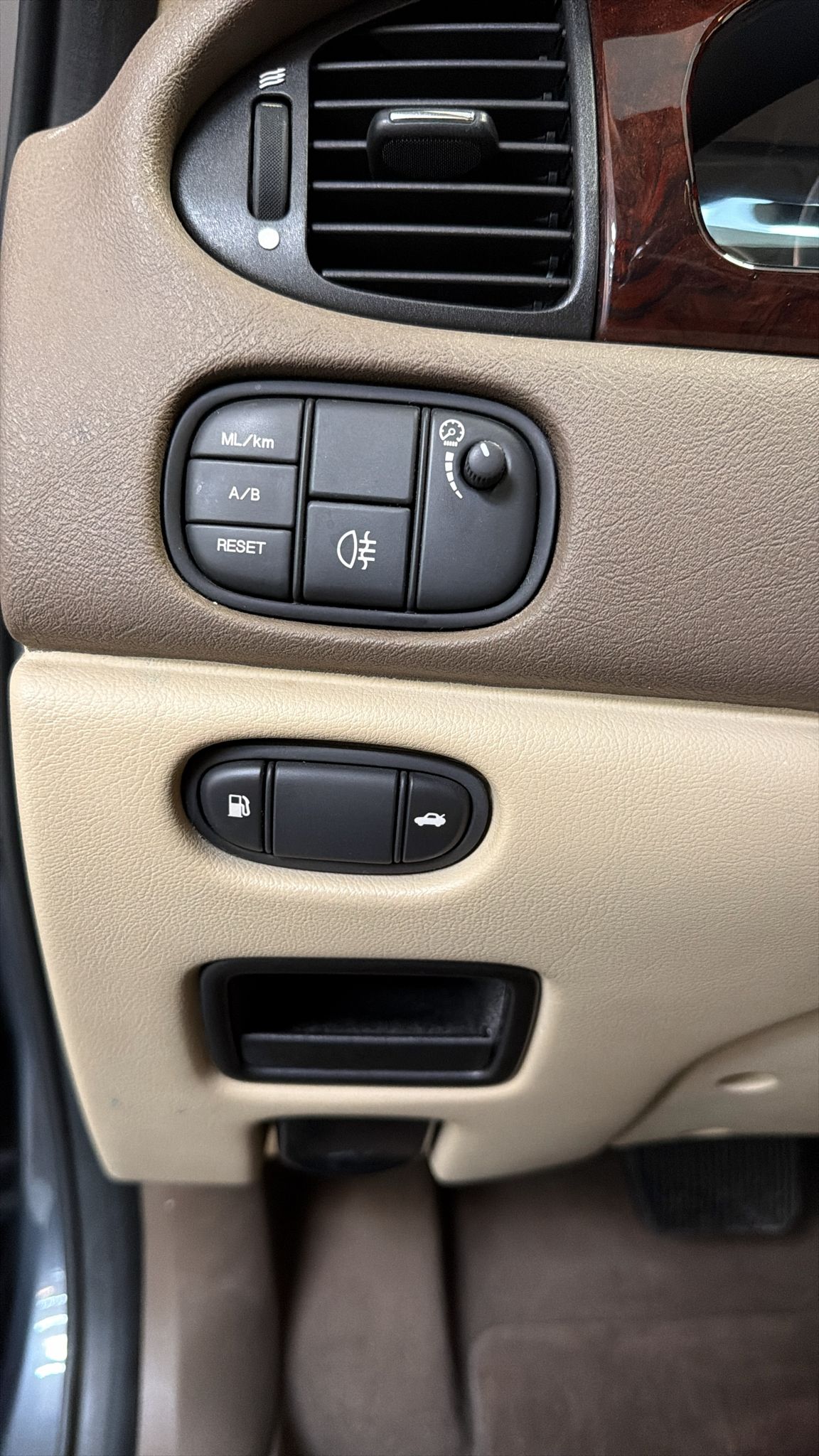 JAGUAR S-Type 2.7d V6 Anniversary Automatic ***CH-Fahrzeug***-image-10