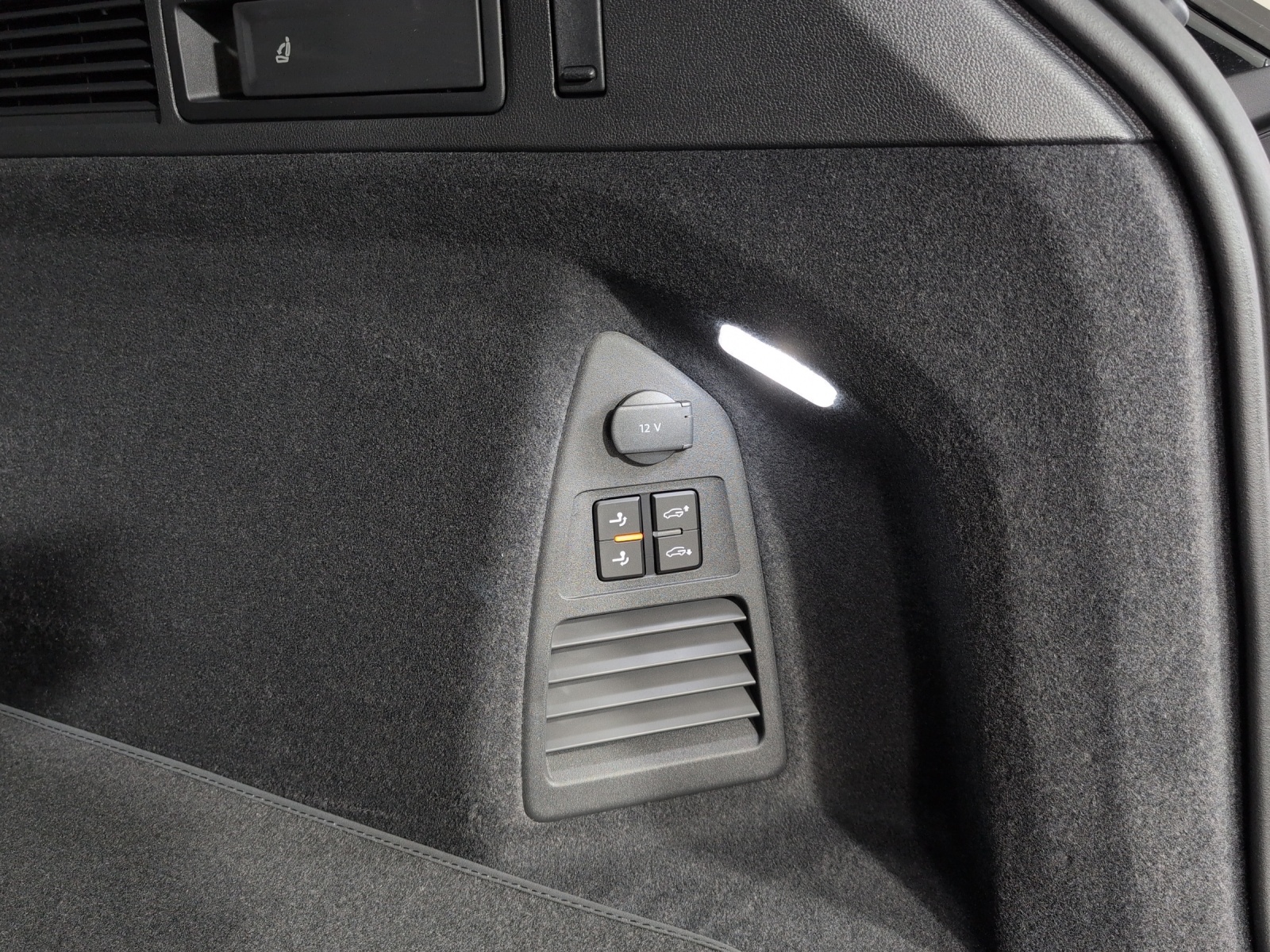 VW Touareg 3.0 TSI eHybrid R Tiptronic-image-13