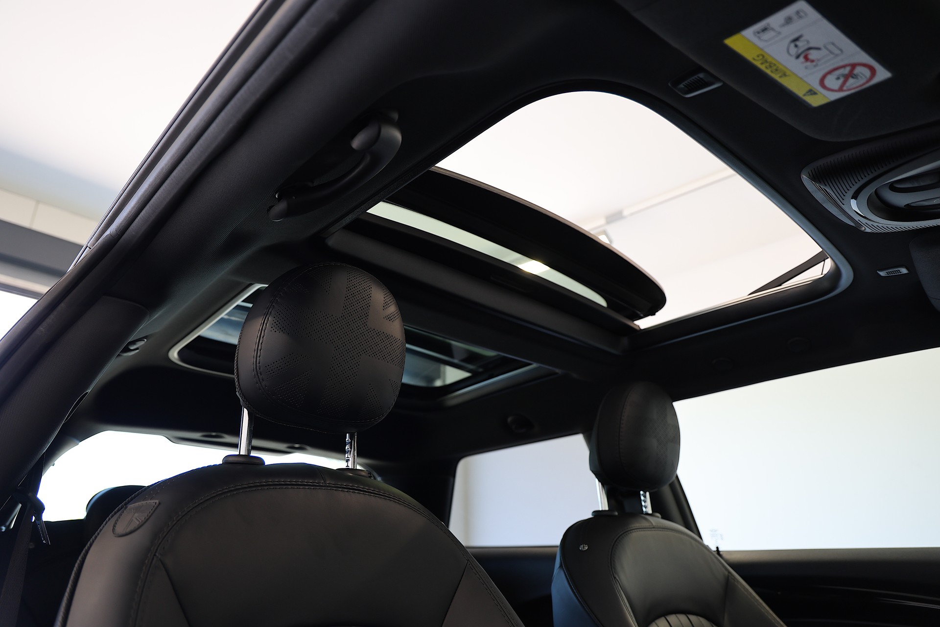 MINI Cooper John Cooper Works Steptronic-image-13
