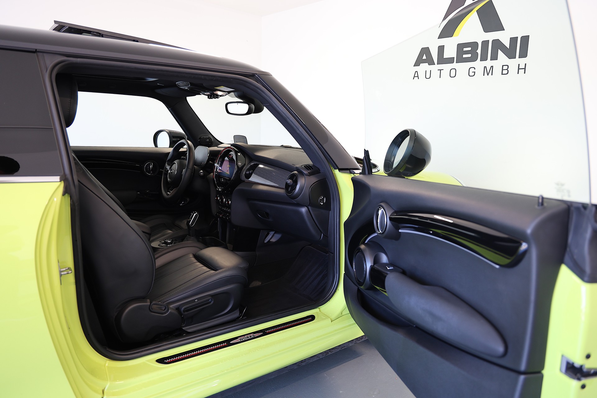 MINI Cooper John Cooper Works Steptronic-image-10