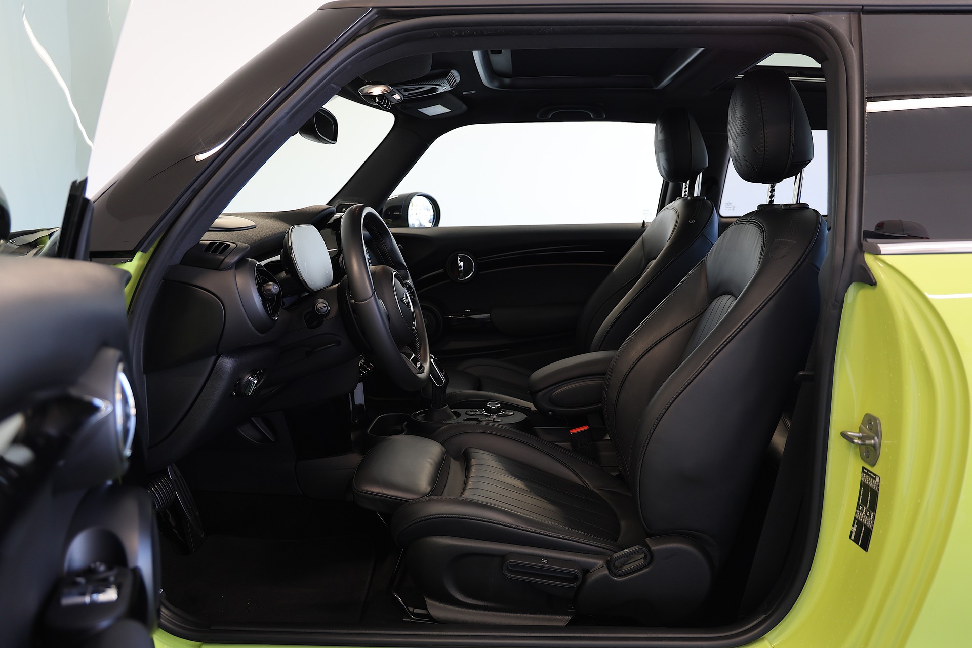 MINI Cooper John Cooper Works Steptronic-image-5
