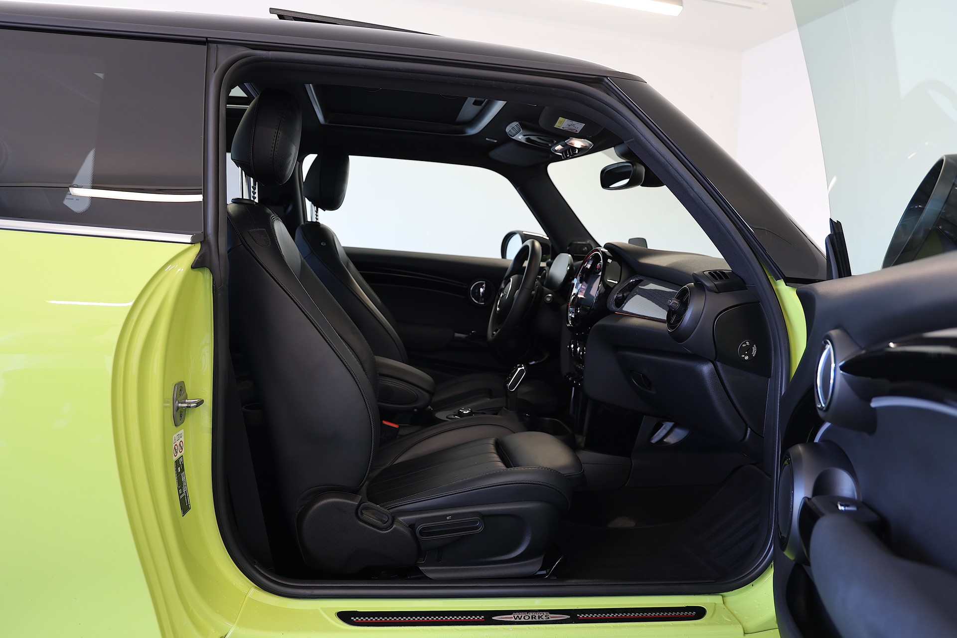 MINI Cooper John Cooper Works Steptronic-image-11