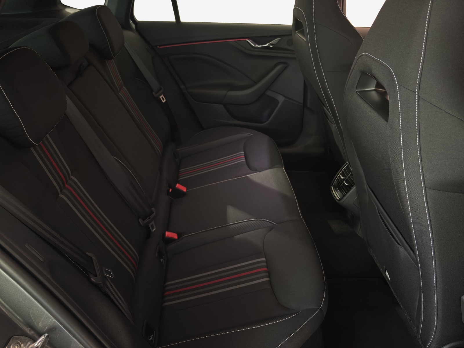 SKODA Kamiq 1.5 TSI Monte Carlo DSG-image-9