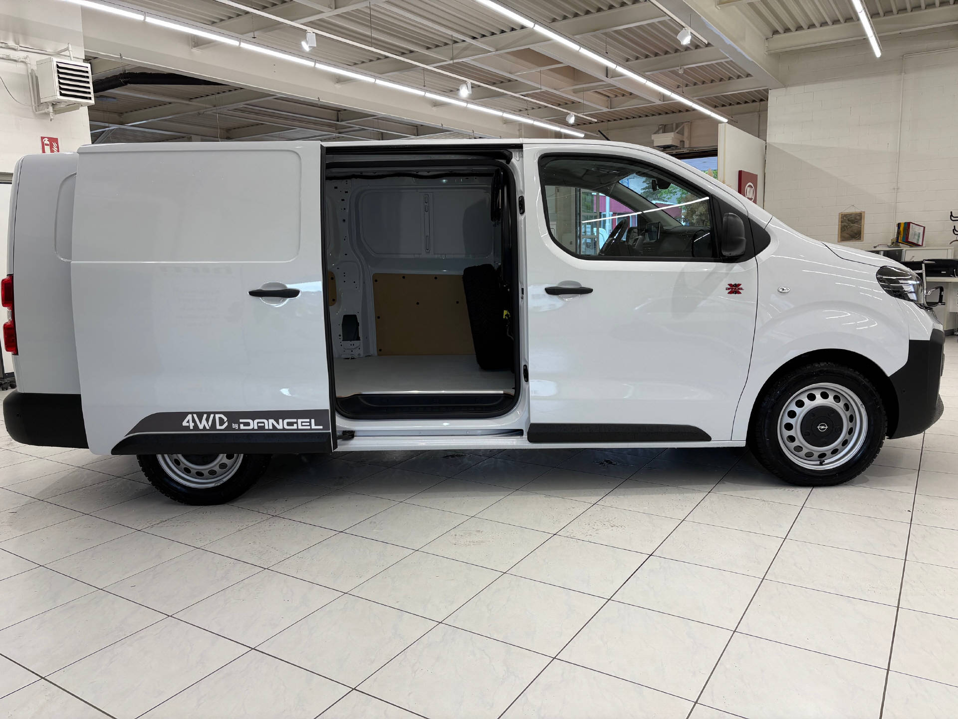 OPEL Vivaro-e Cargo XL 75kWh 4x4-image-3