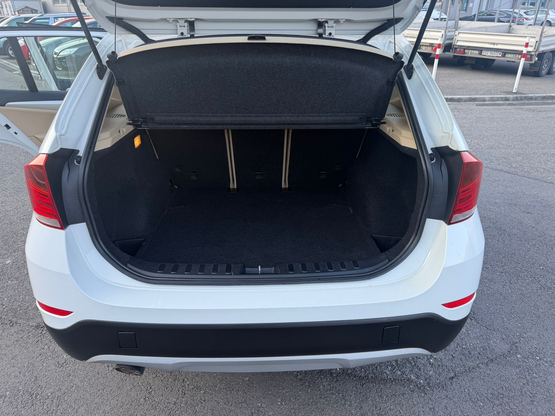 BMW X1 xDrive 18d-image-9