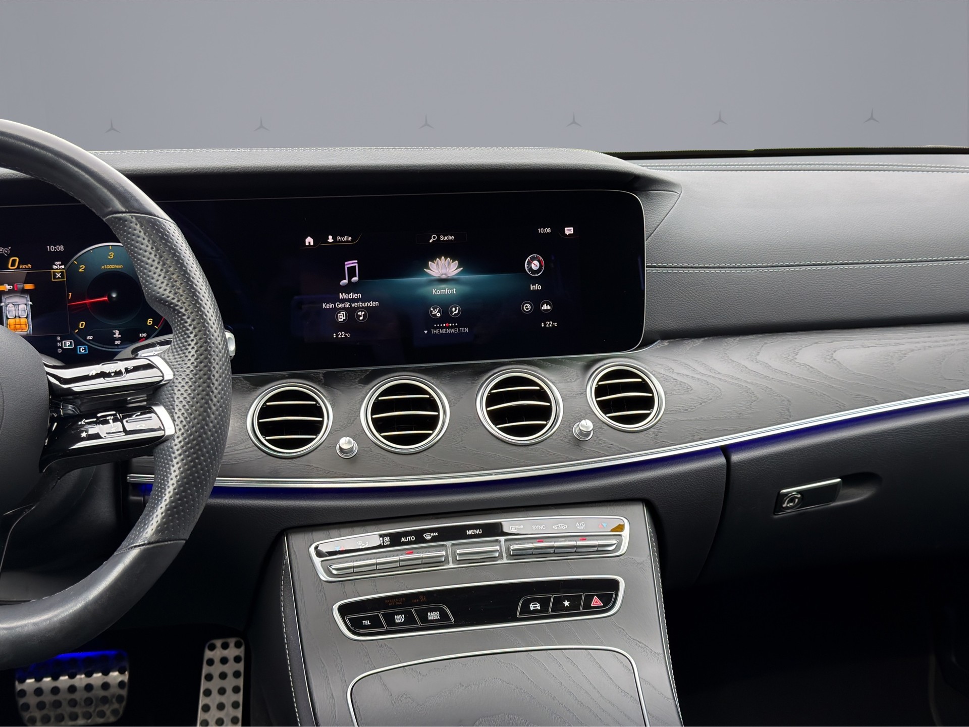 MERCEDES-BENZ E 220 d AMG Line 4matic Kombi-image-12
