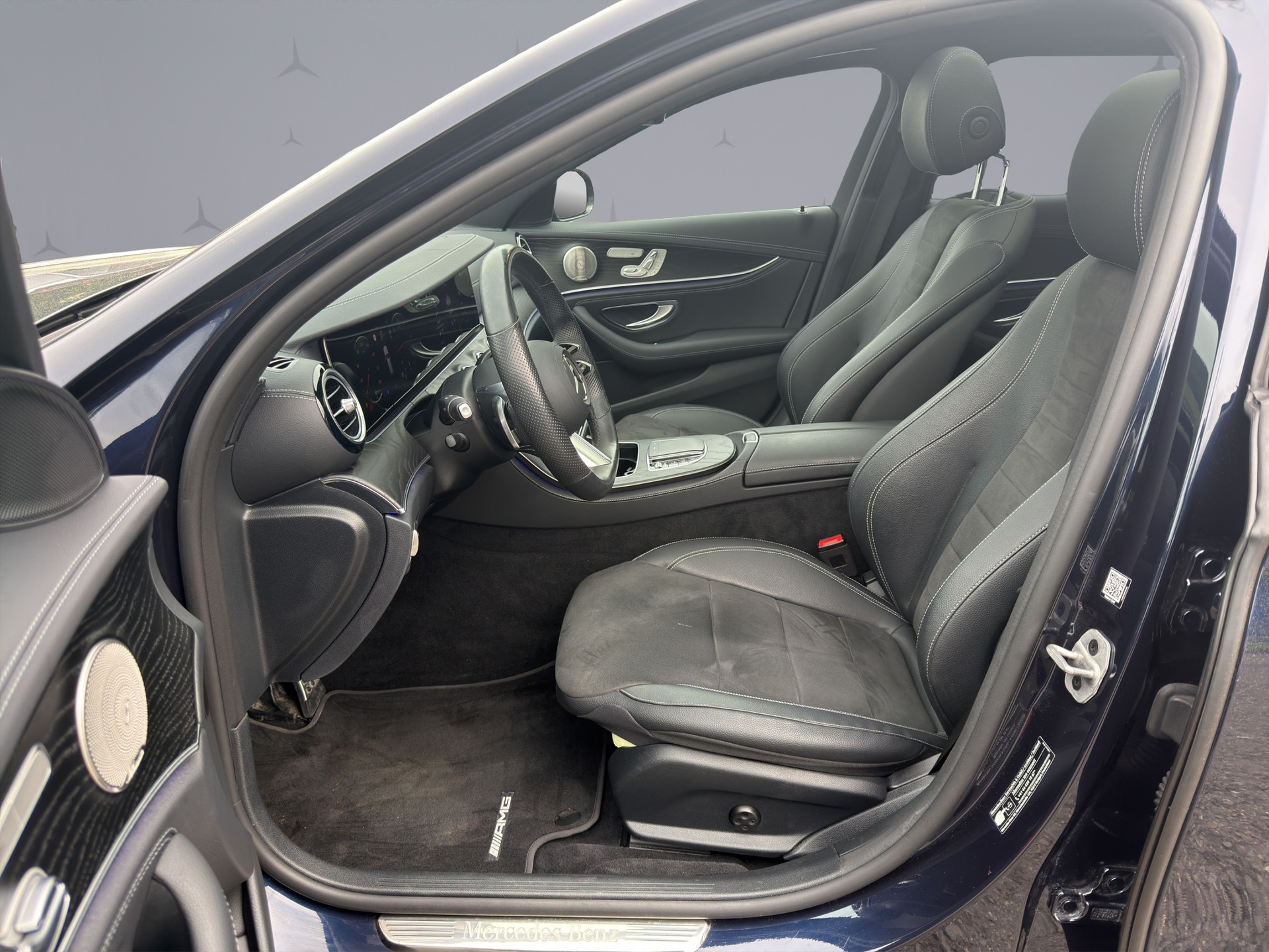 MERCEDES-BENZ E 220 d AMG Line 4matic Kombi-image-8