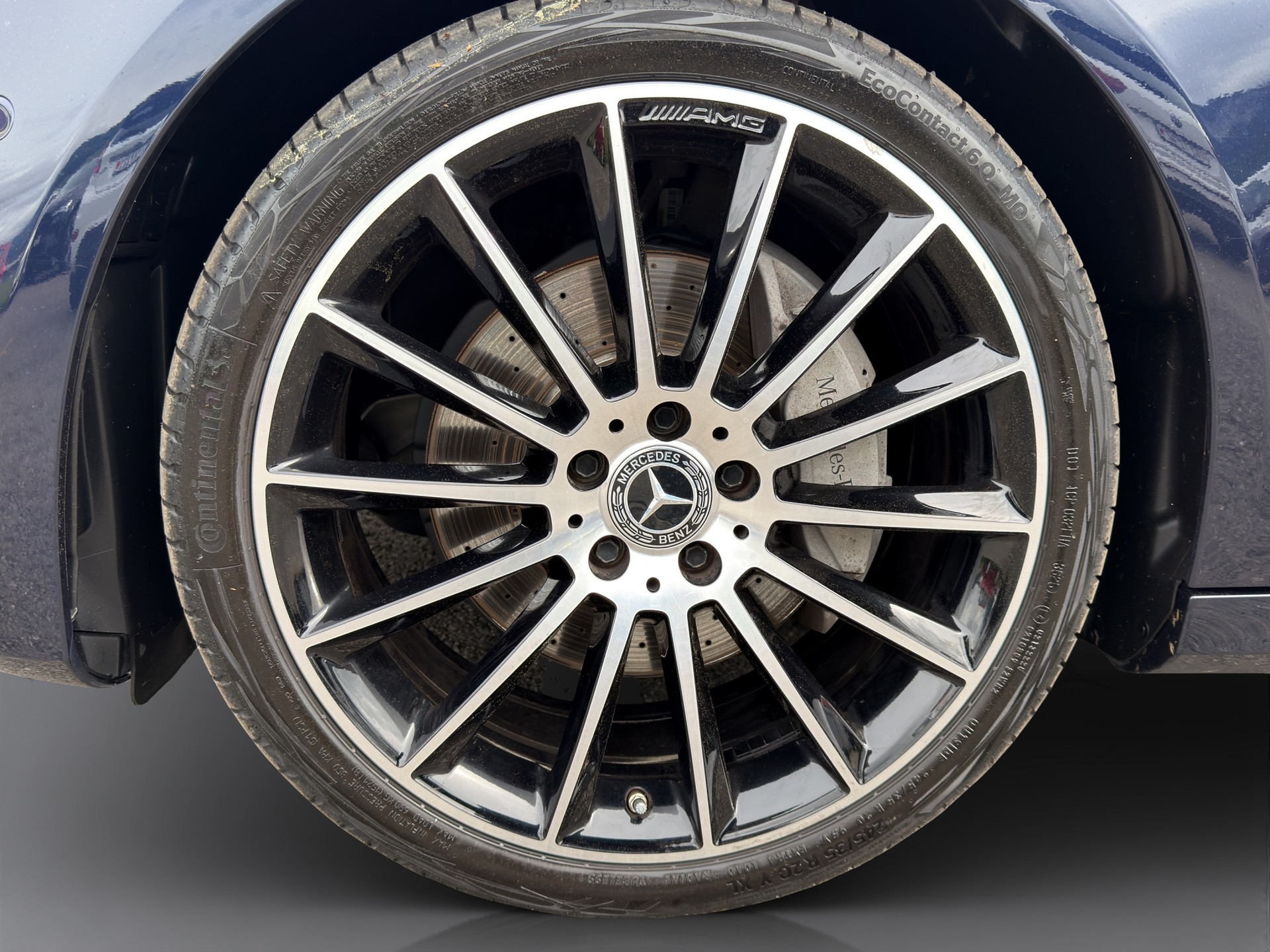 MERCEDES-BENZ E 220 d AMG Line 4matic Kombi-image-16