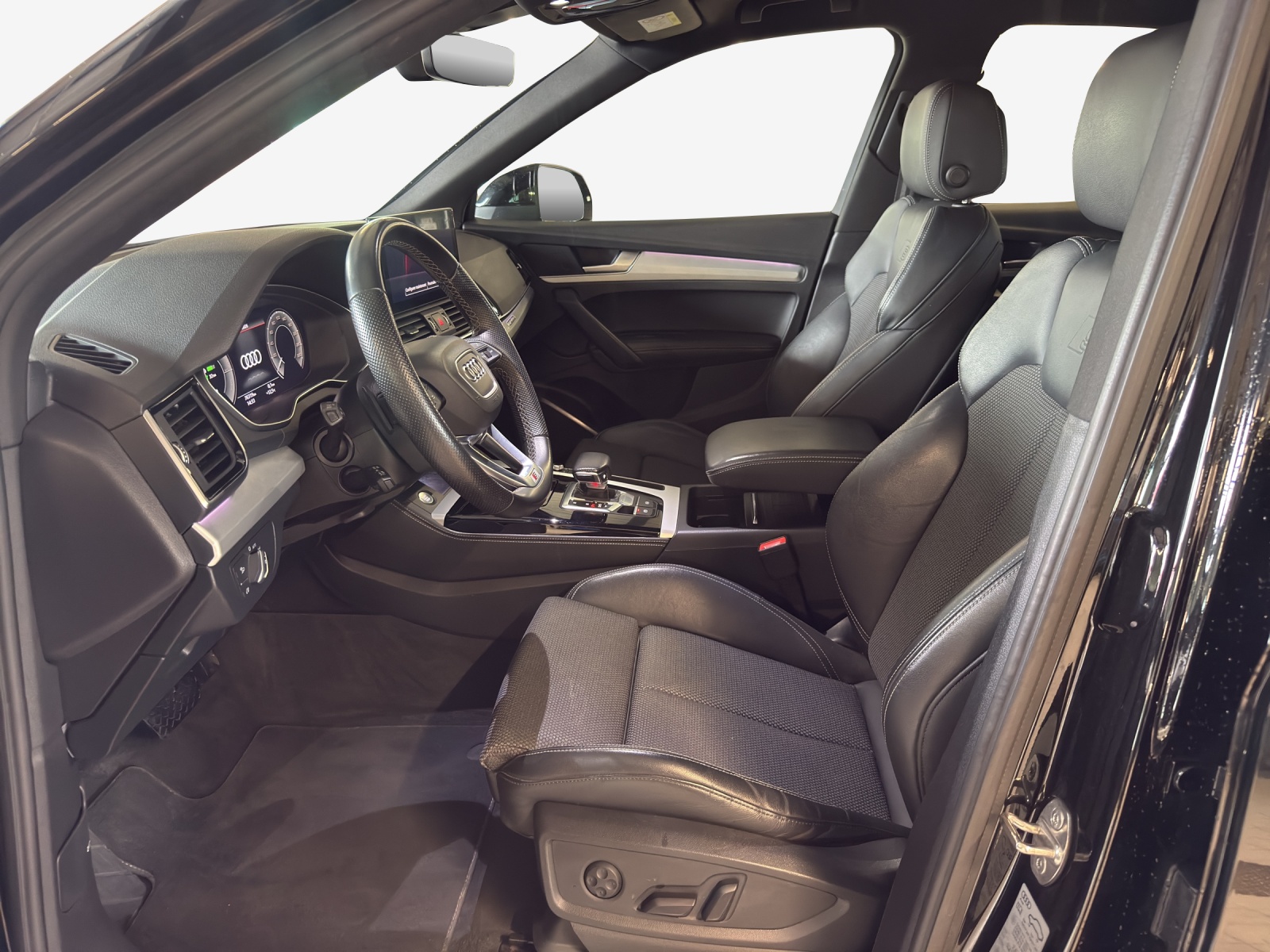 AUDI Q5 50 TFSI e PHEV S line quattro S-tronic-image-7