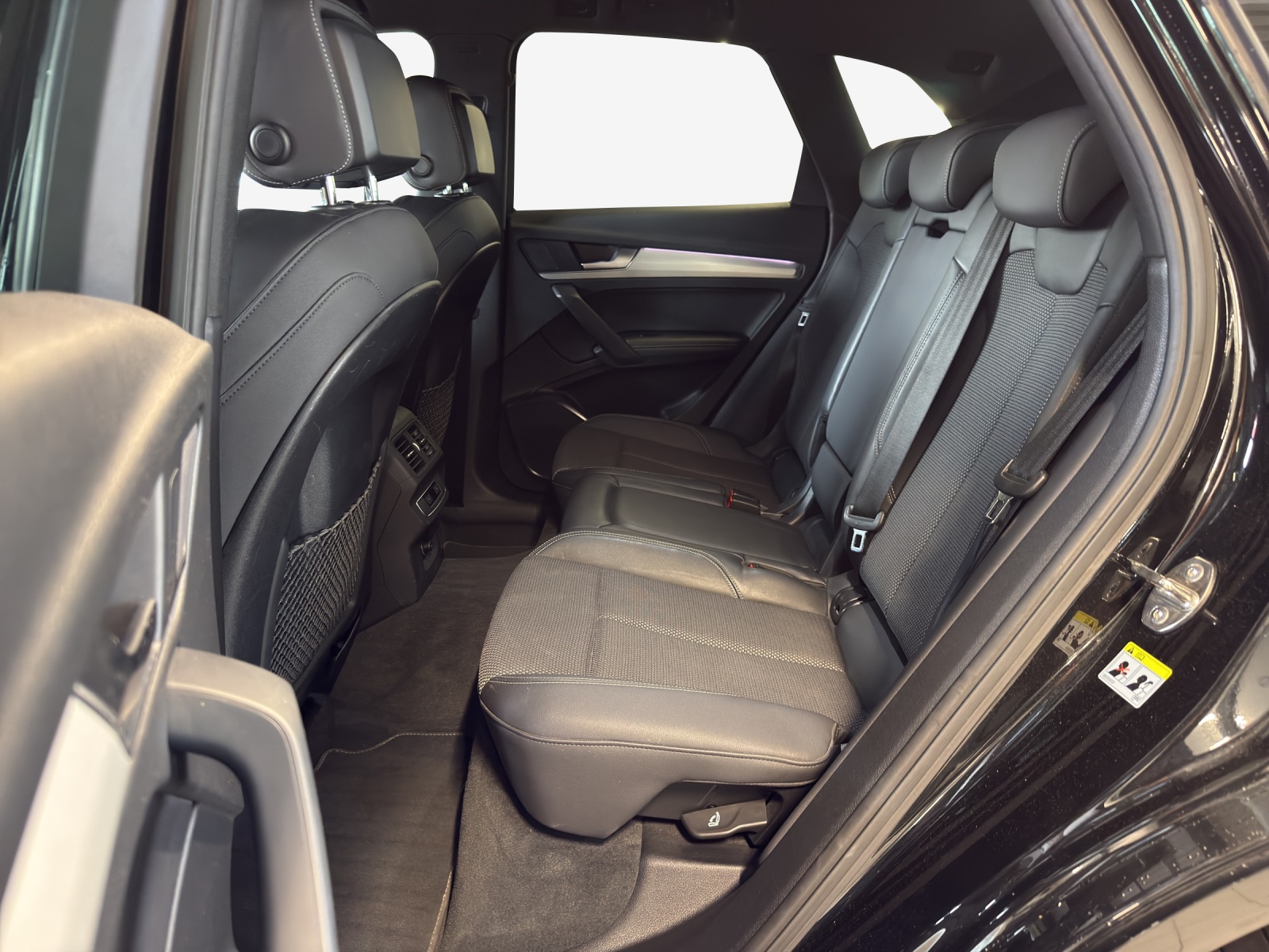 AUDI Q5 50 TFSI e PHEV S line quattro S-tronic-image-11