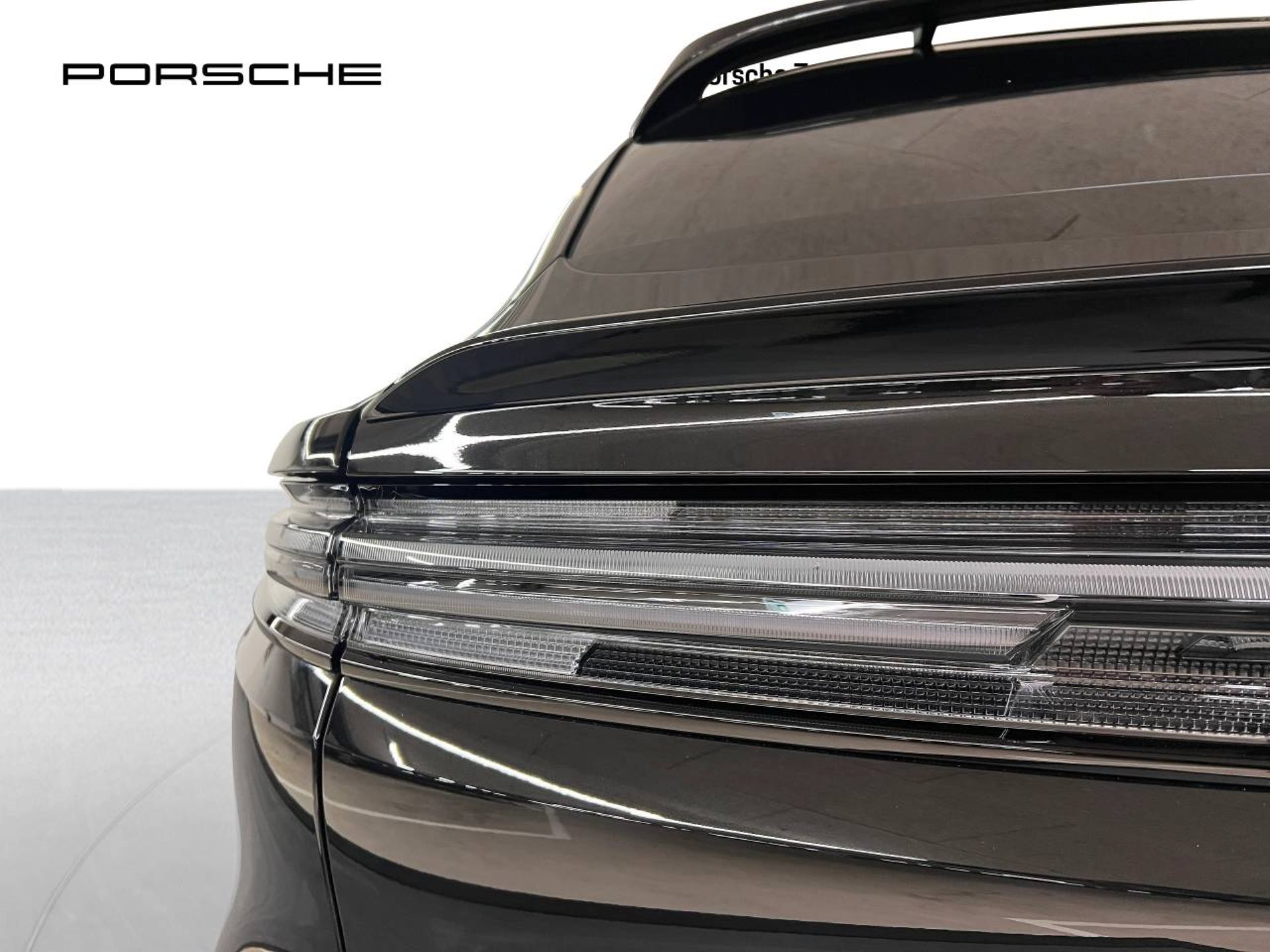 PORSCHE Cayenne Turbo E-Hybrid Coupé-image-12