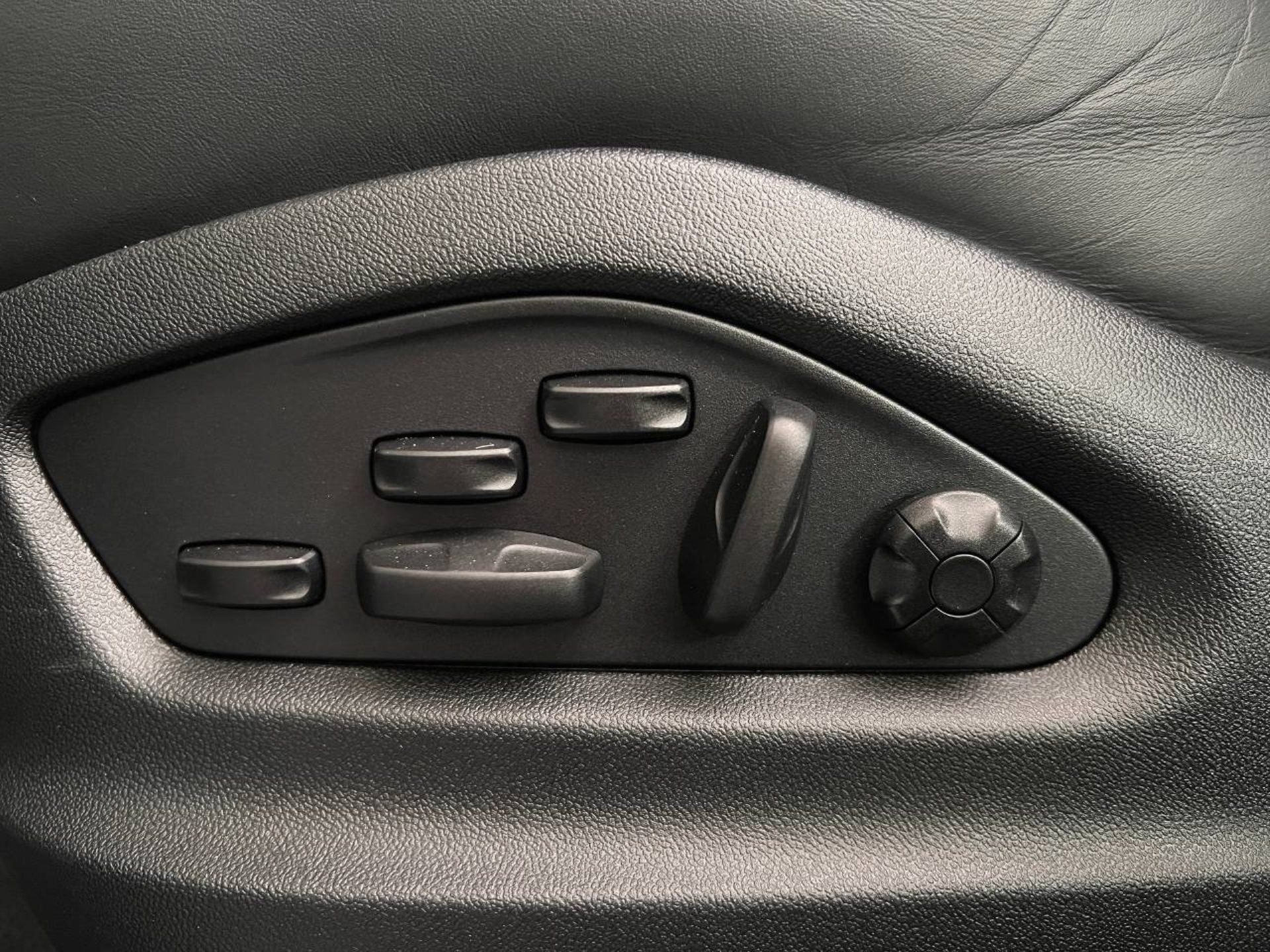 PORSCHE Cayenne Turbo E-Hybrid Coupé-image-21