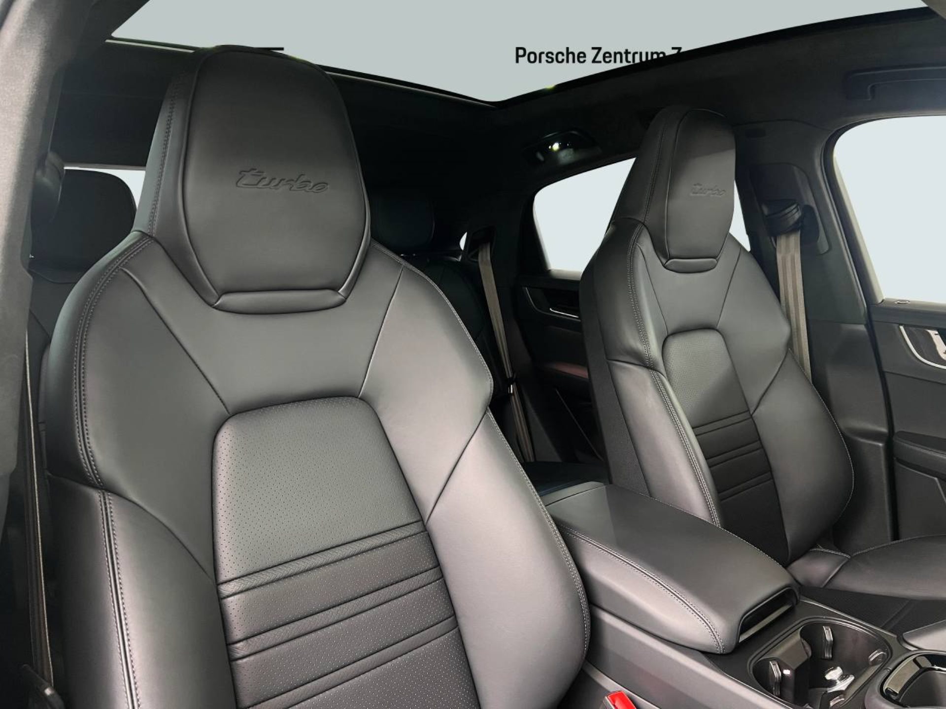 PORSCHE Cayenne Turbo E-Hybrid Coupé-image-19