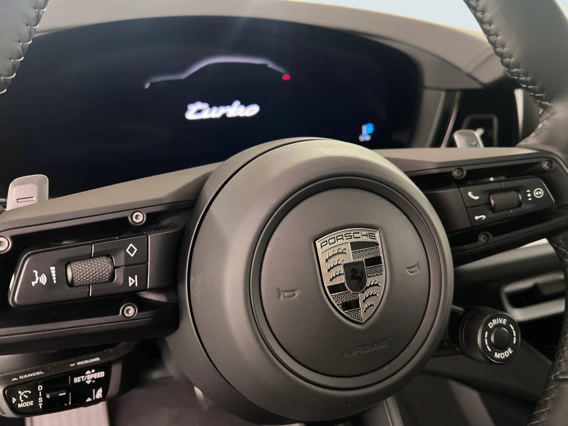 PORSCHE Cayenne Turbo E-Hybrid Coupé-image-15
