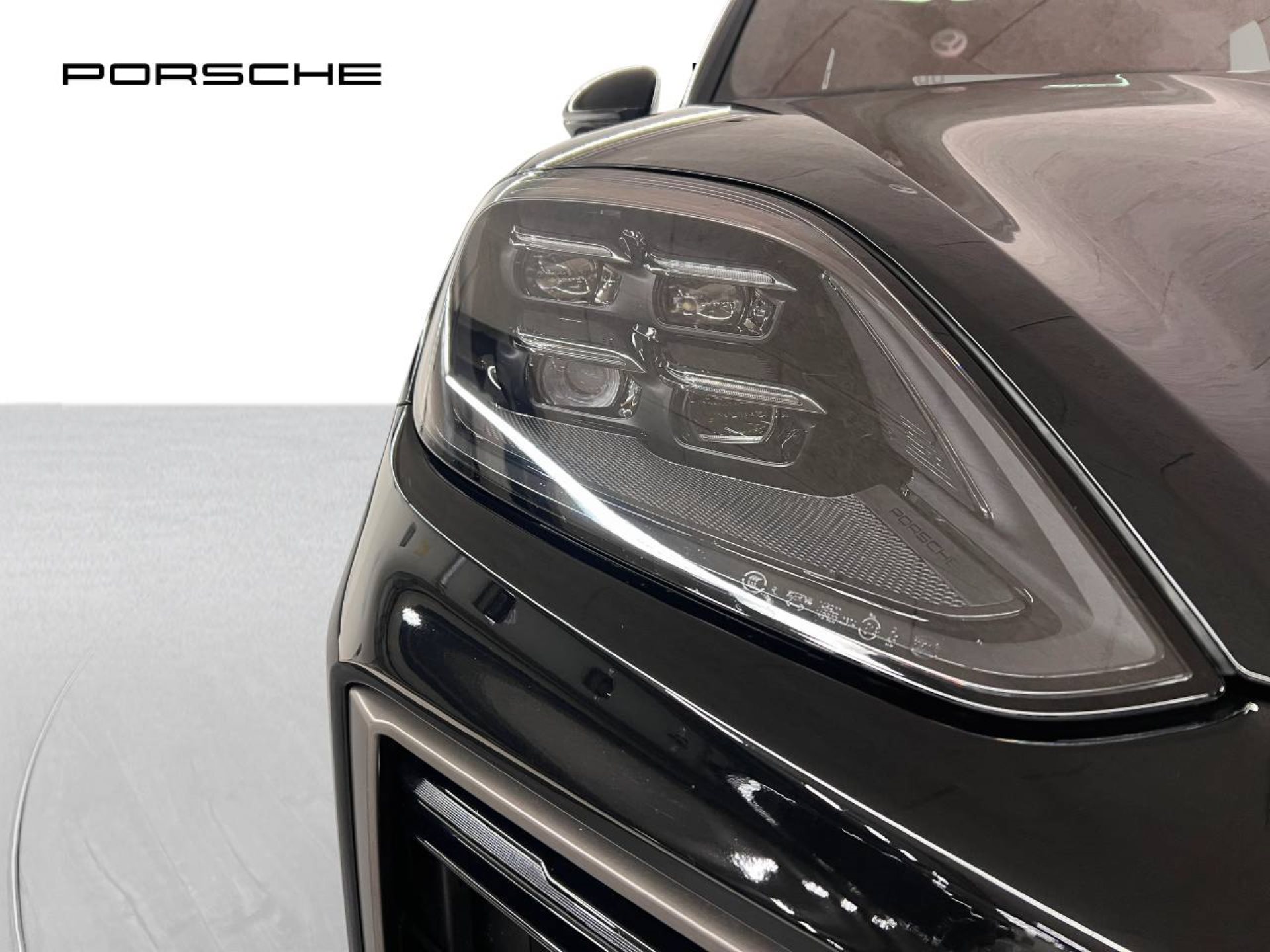 PORSCHE Cayenne Turbo E-Hybrid Coupé-image-11