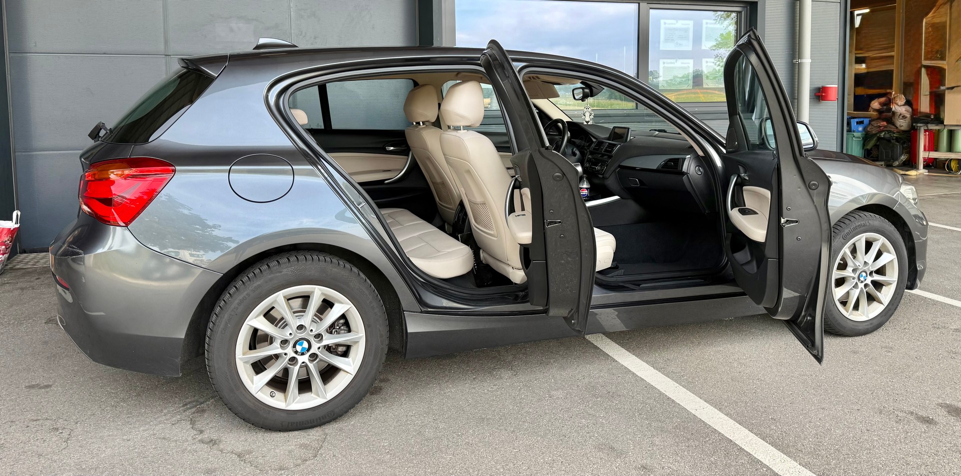 BMW 120d xDrive Steptronic-image-1