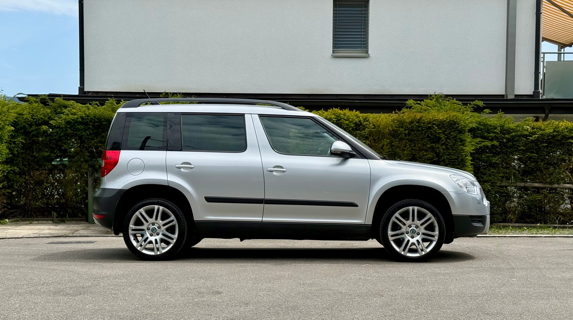 SKODA Yeti 1.8 TSI Elegance 4x4 DSG | Frisch Ab MFK |-image-2