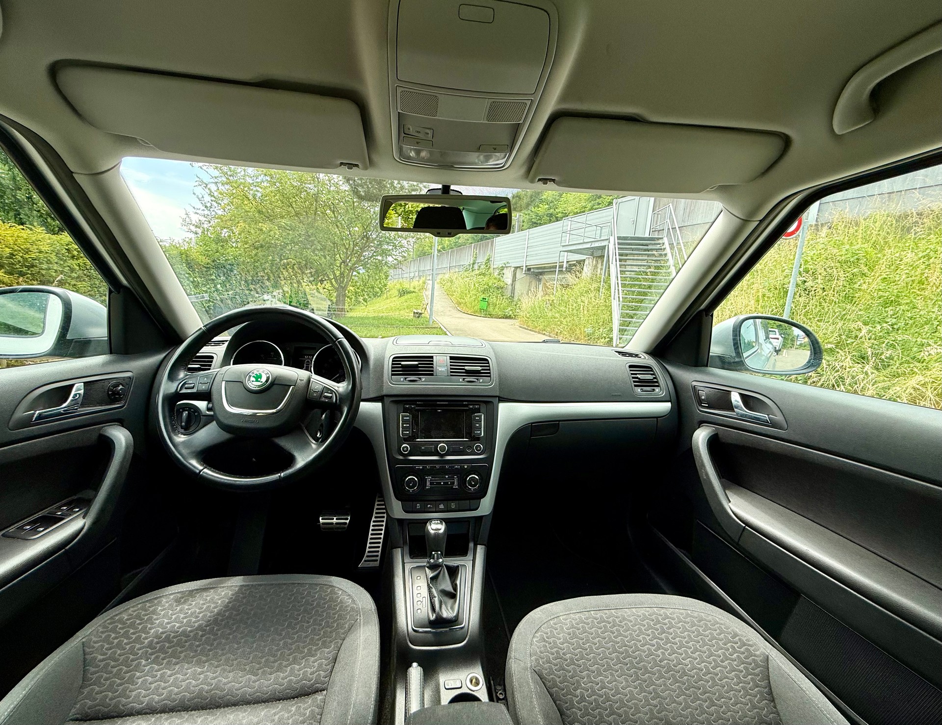 SKODA Yeti 1.8 TSI Elegance 4x4 DSG | Frisch Ab MFK |-image-11