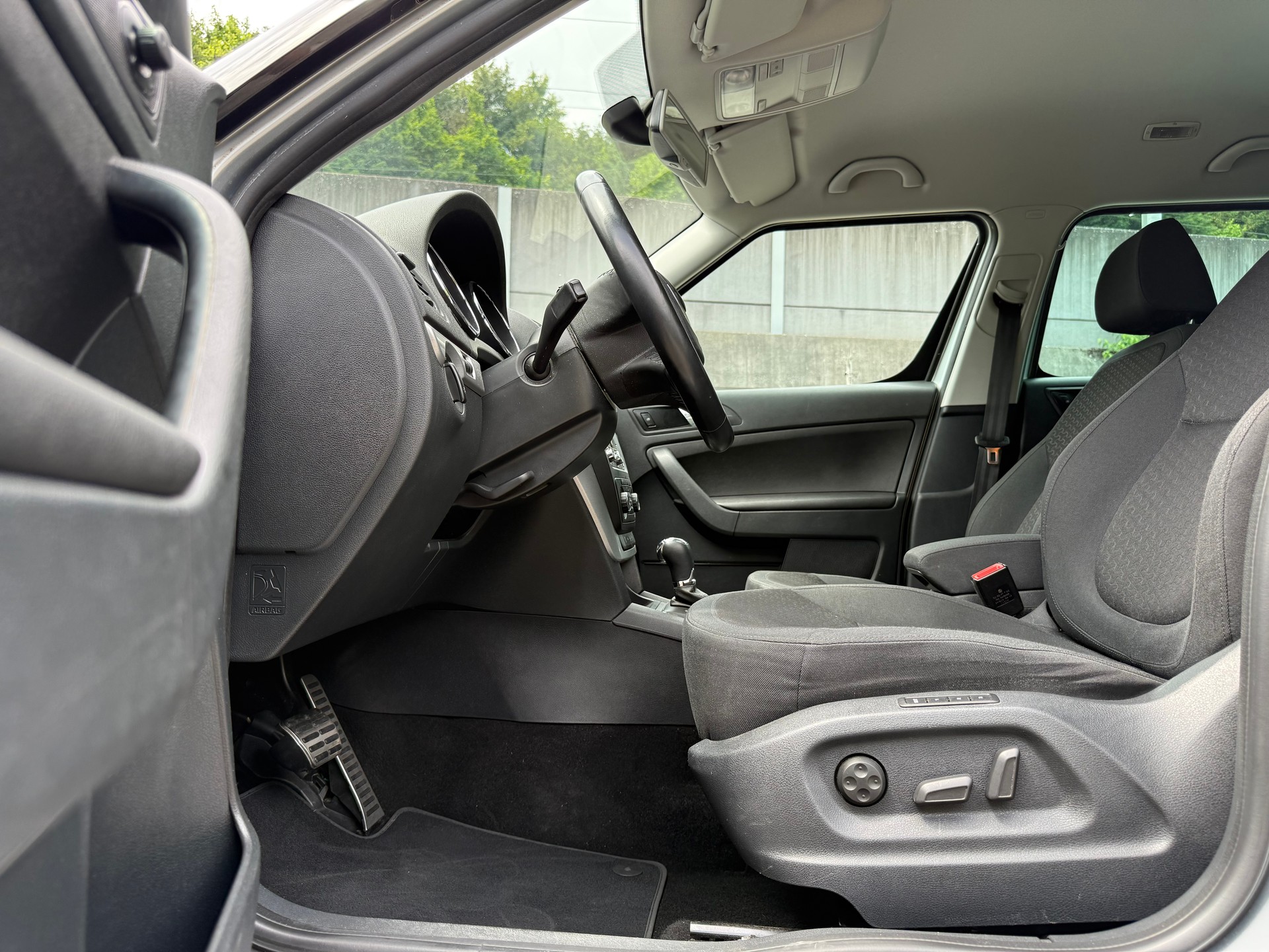 SKODA Yeti 1.8 TSI Elegance 4x4 DSG | Frisch Ab MFK |-image-9