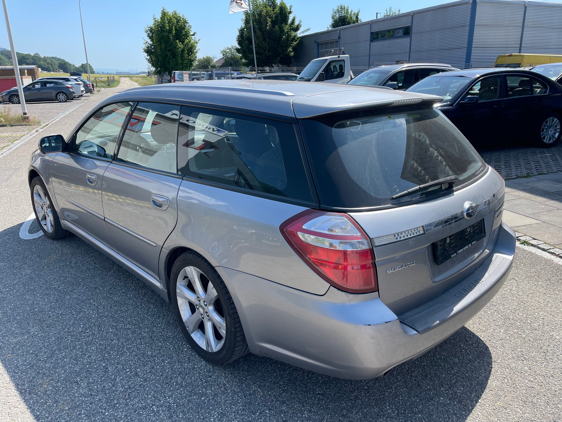 SUBARU Legacy 2.0R AWD Swiss-image-5
