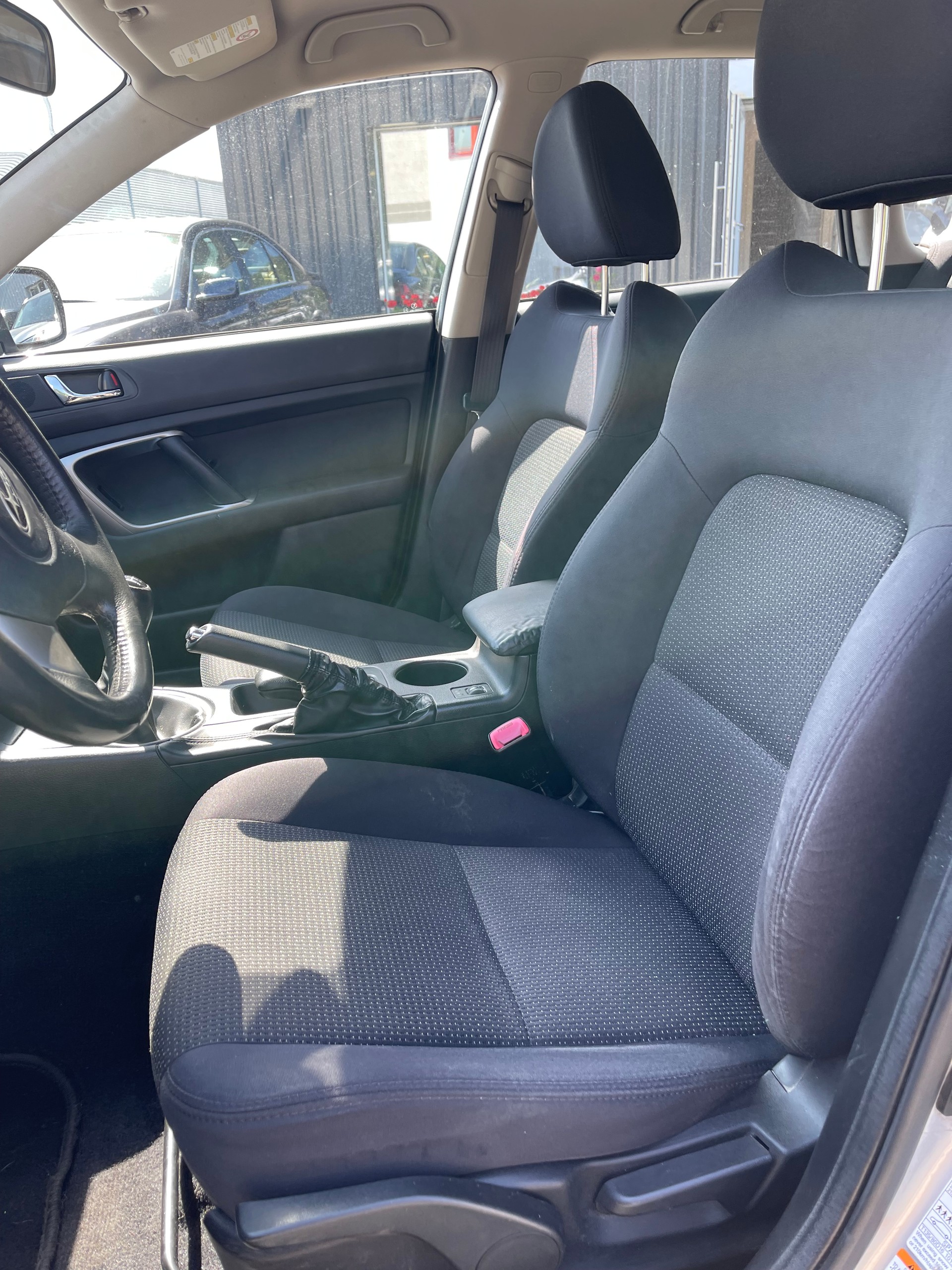 SUBARU Legacy 2.0R AWD Swiss-image-11