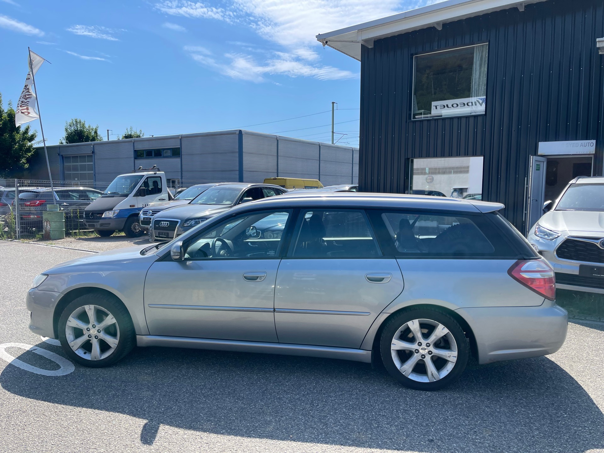 SUBARU Legacy 2.0R AWD Swiss-image-7
