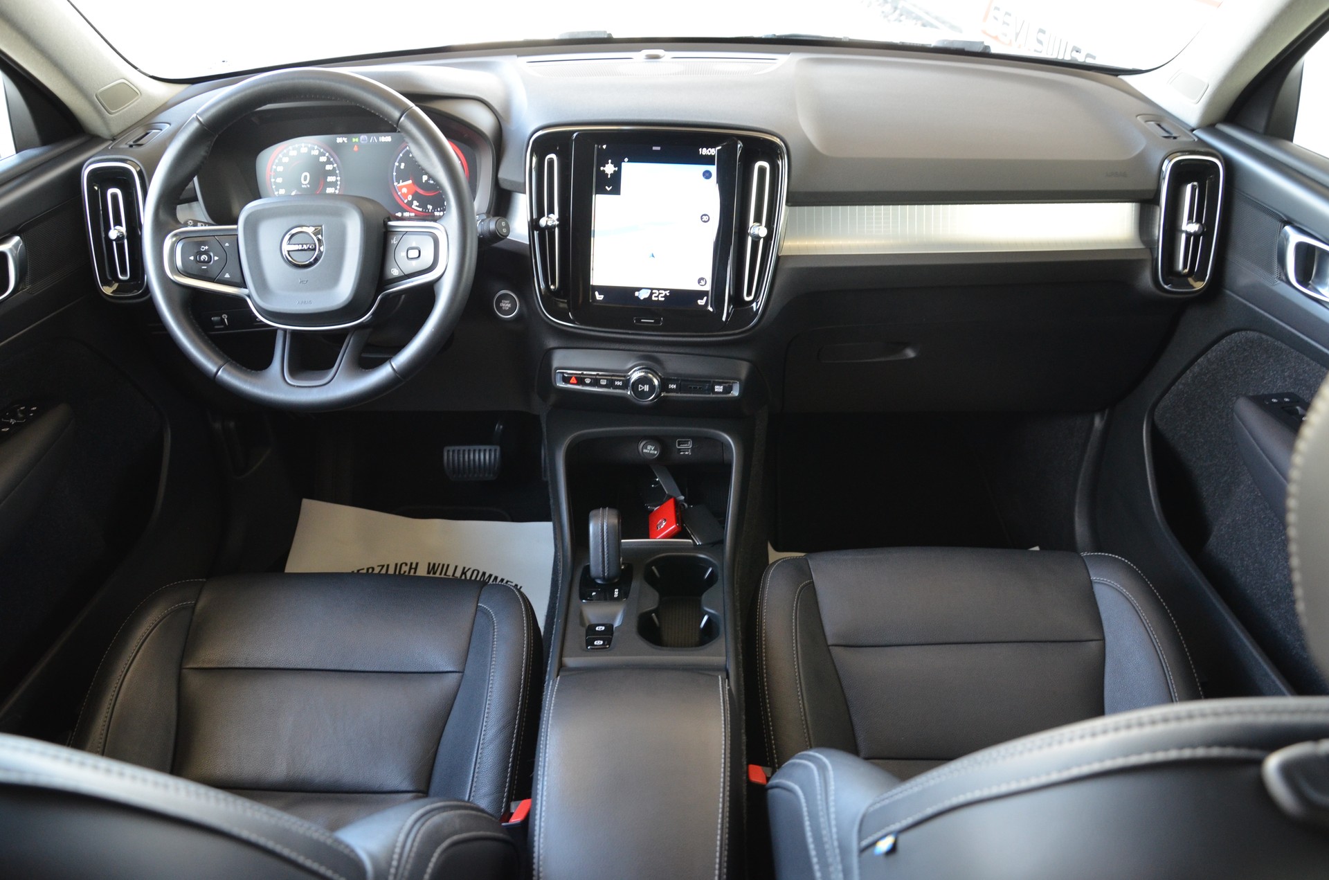 VOLVO XC40 T3 Momentum Geartronic*Ab MFK,1 Jahr oder 20'000km Garantie*-image-9