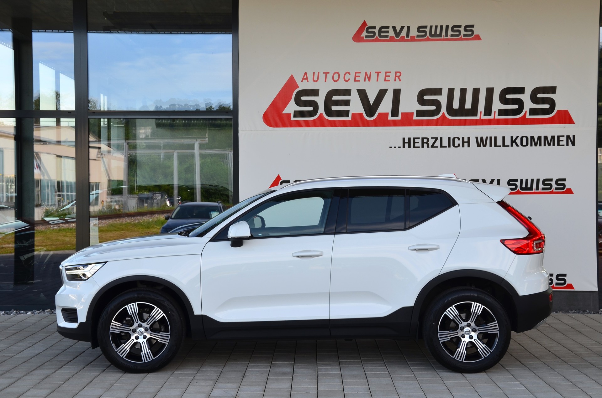 VOLVO XC40 T3 Momentum Geartronic*Ab MFK,1 Jahr oder 20'000km Garantie*-image-6